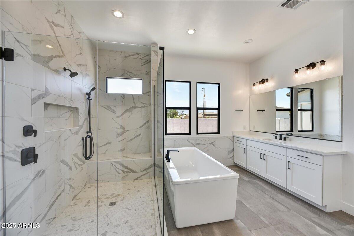 3329 W DESERT DAWN Drive