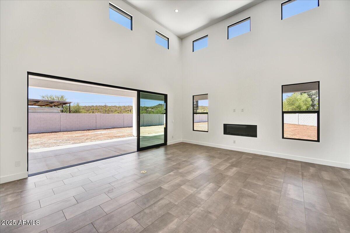 3329 W DESERT DAWN Drive