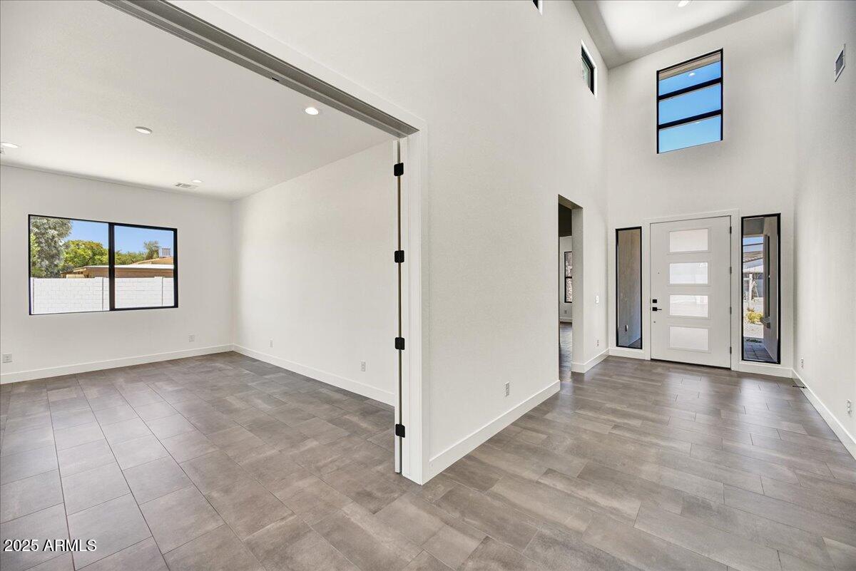 3329 W DESERT DAWN Drive