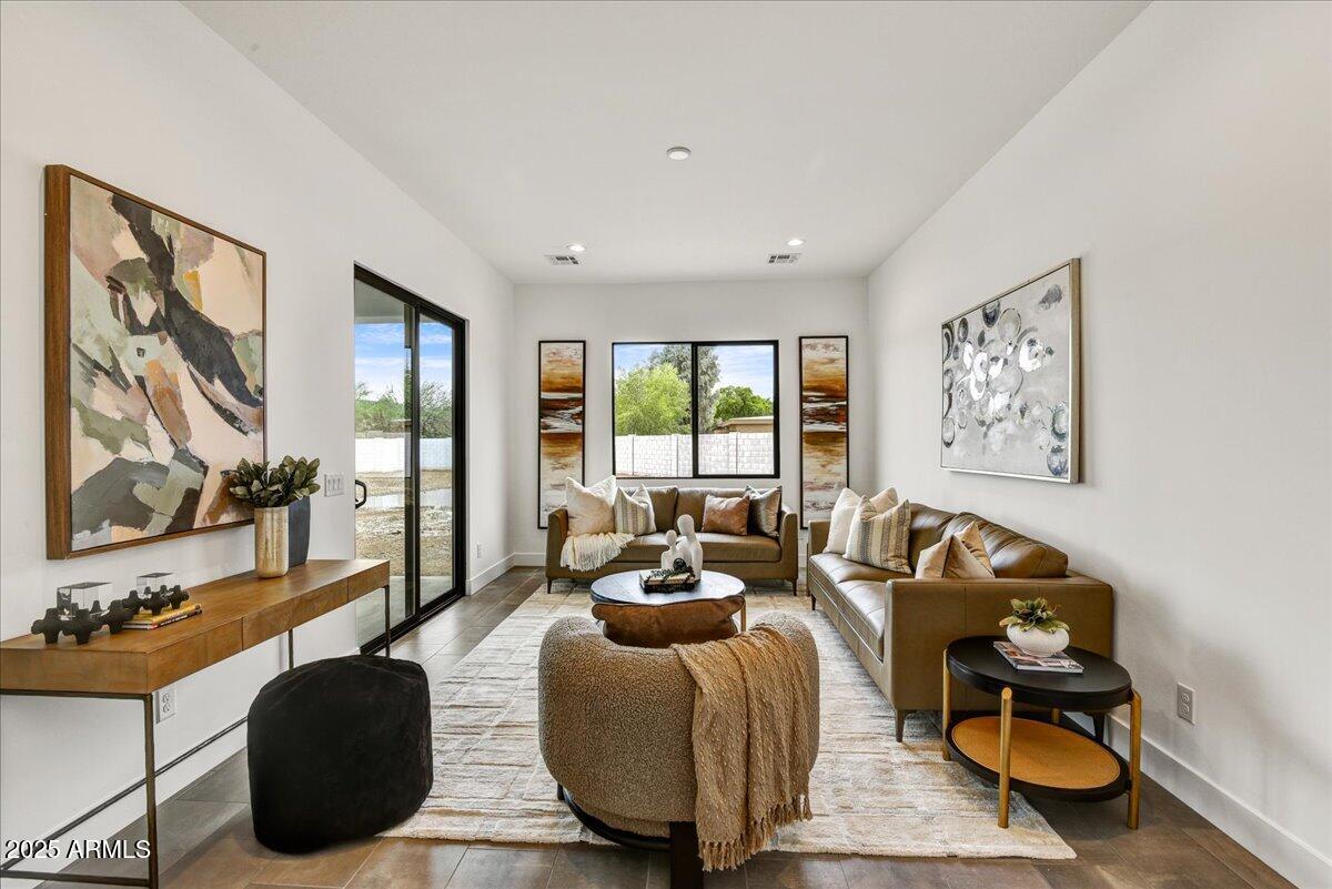 3329 W DESERT DAWN Drive