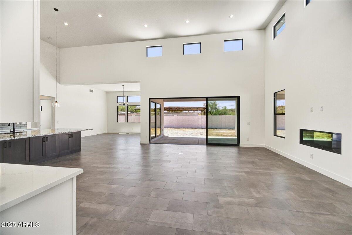 3329 W DESERT DAWN Drive
