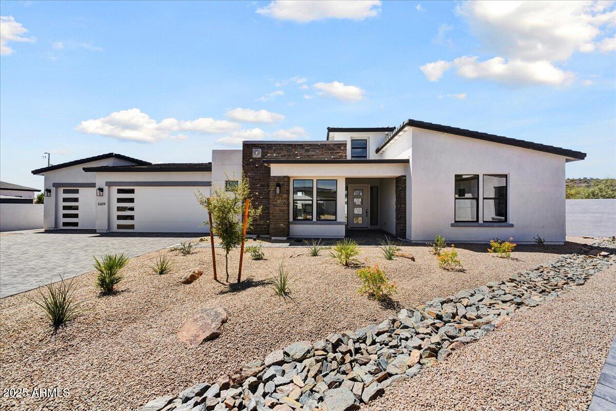 3329 W DESERT DAWN Drive