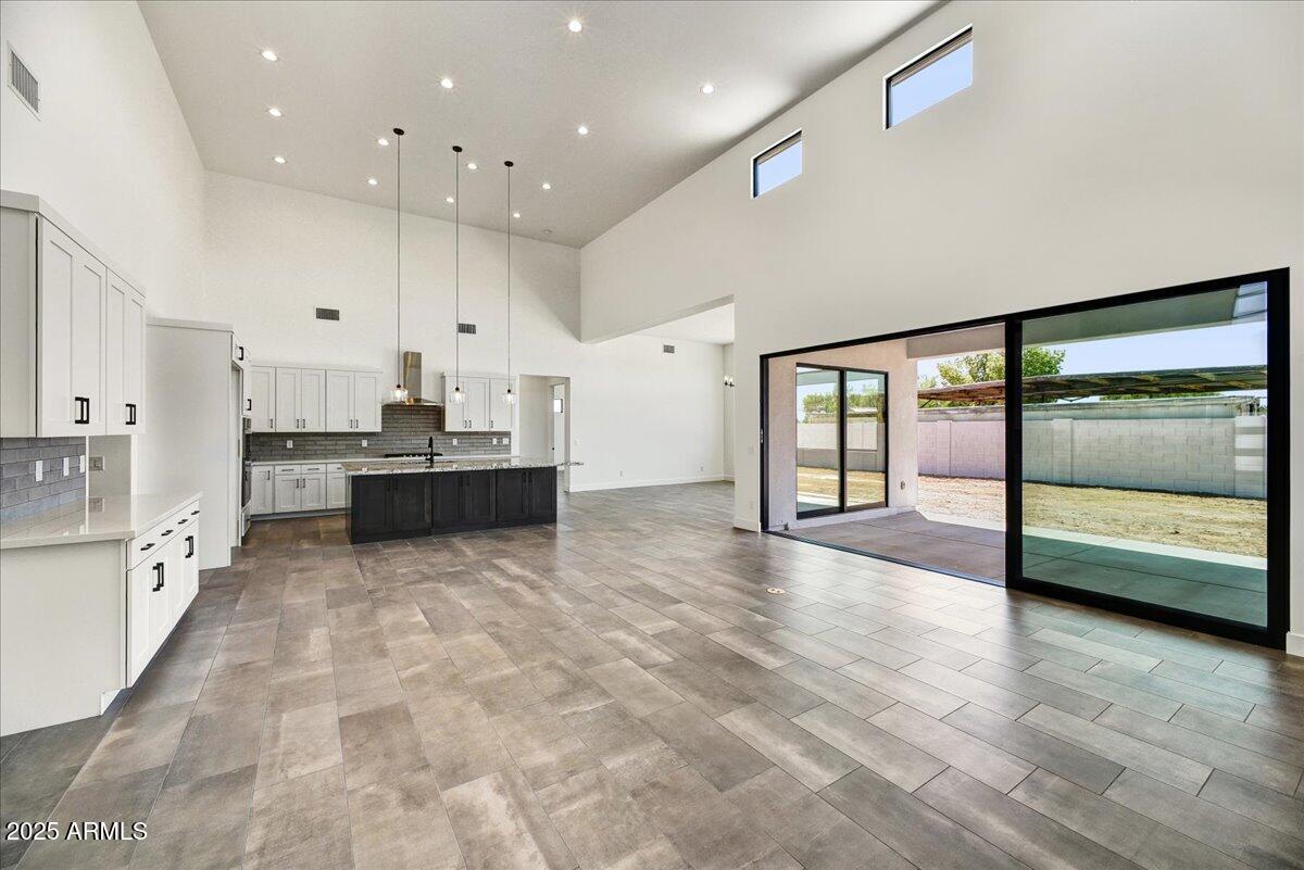 3329 W DESERT DAWN Drive