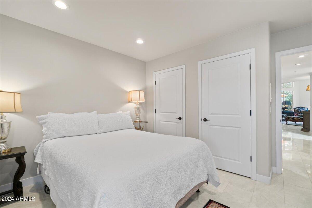 7799 E OAKSHORE Drive