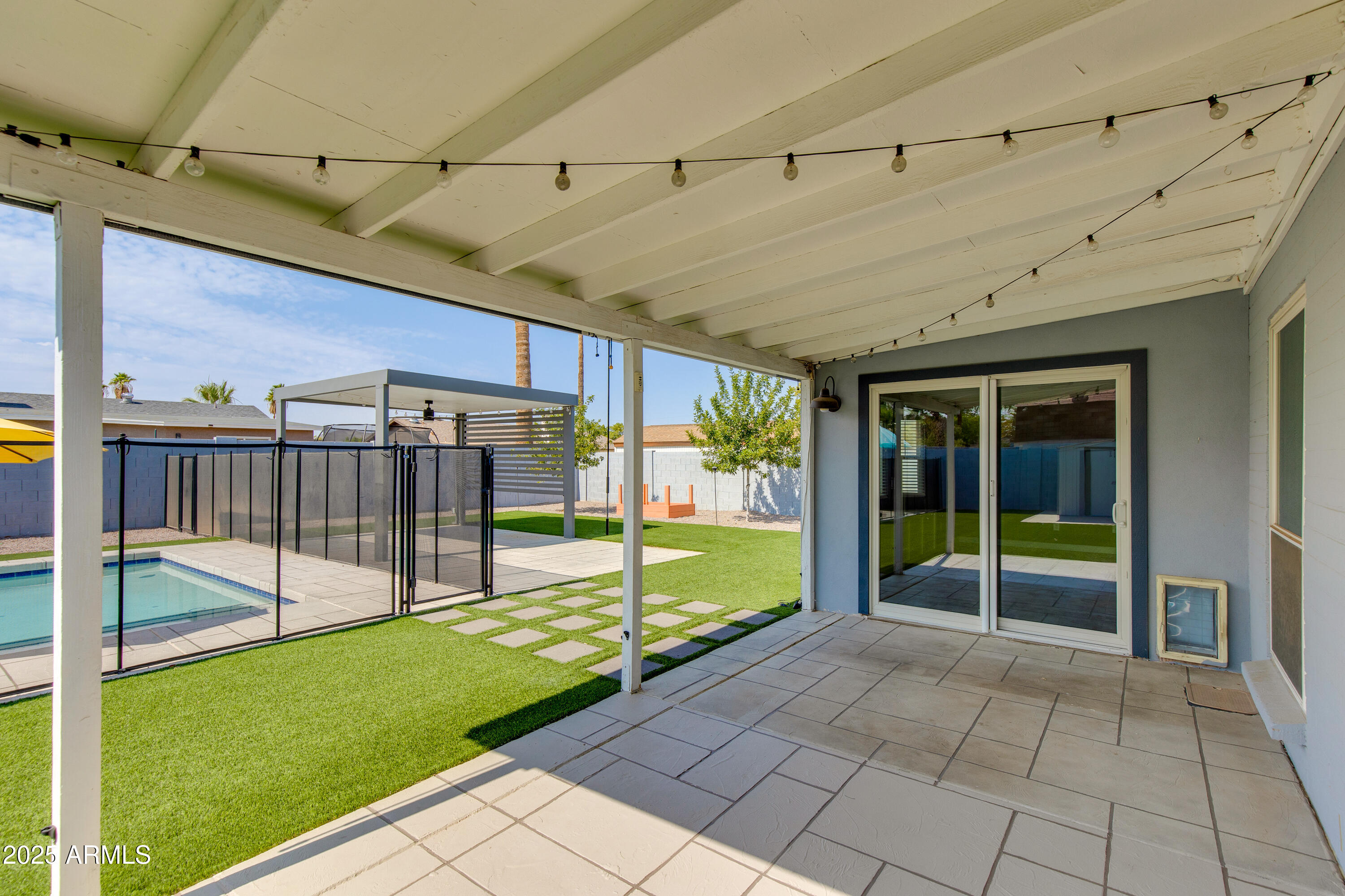 847 E PARADISE Lane E