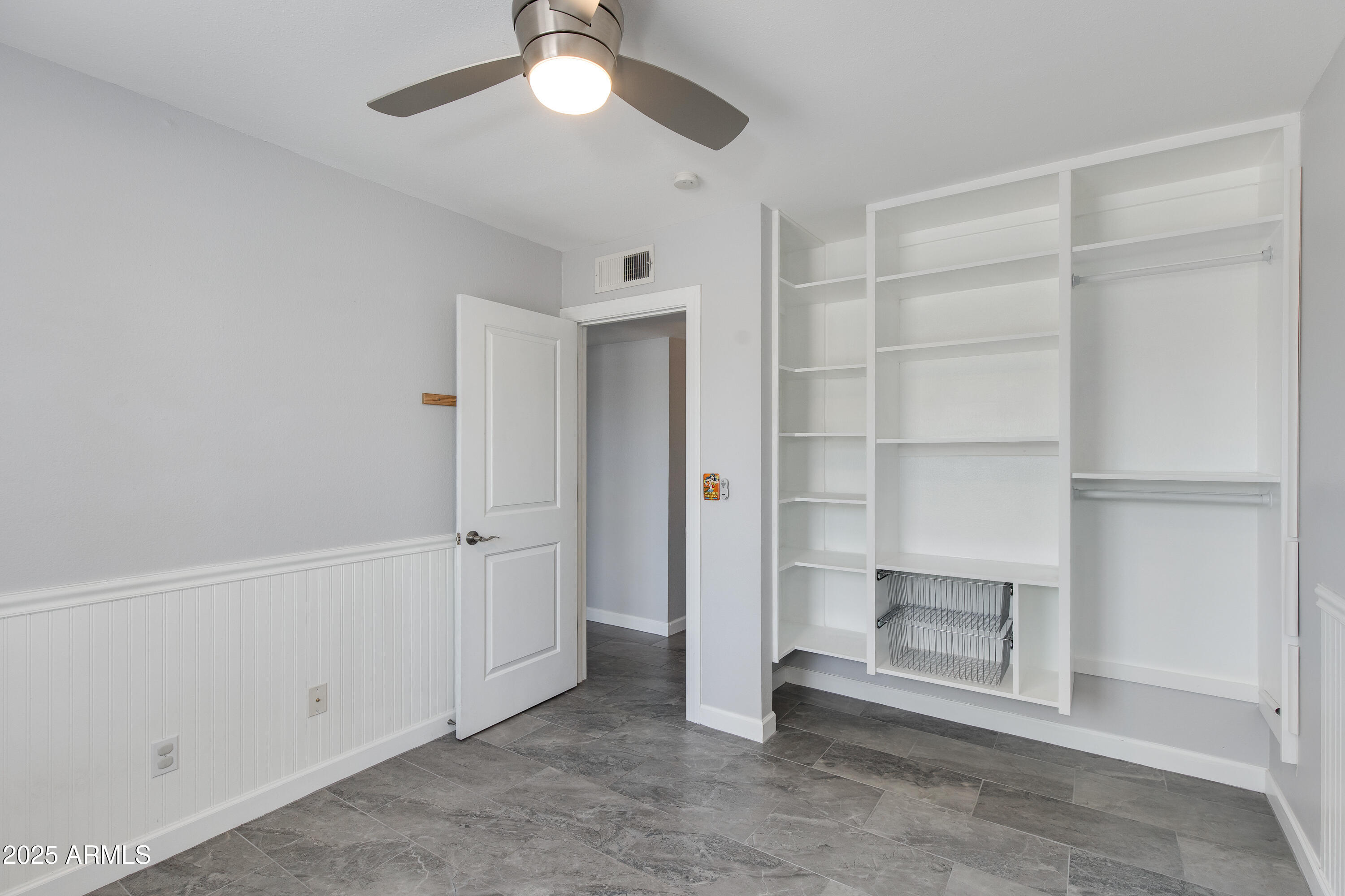 847 E PARADISE Lane E