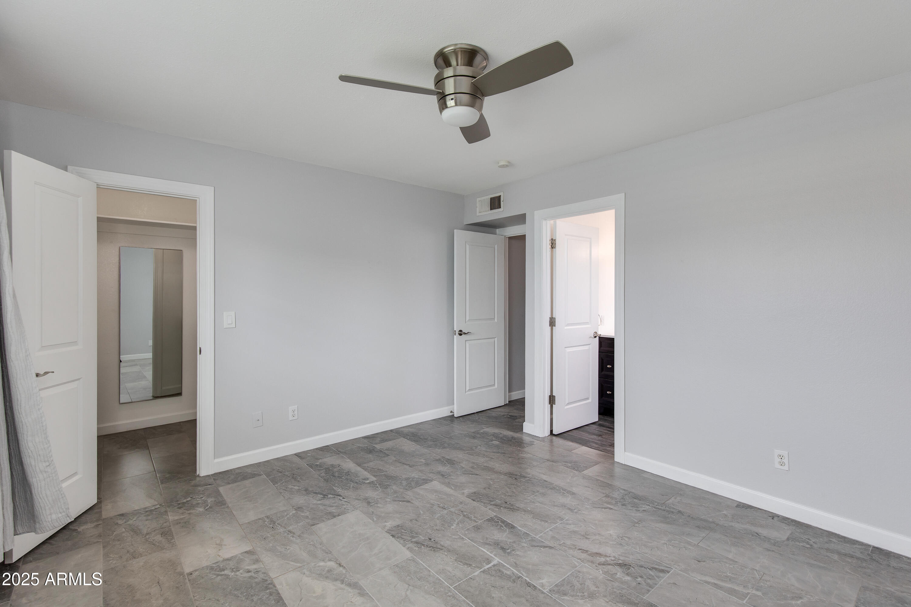 847 E PARADISE Lane E