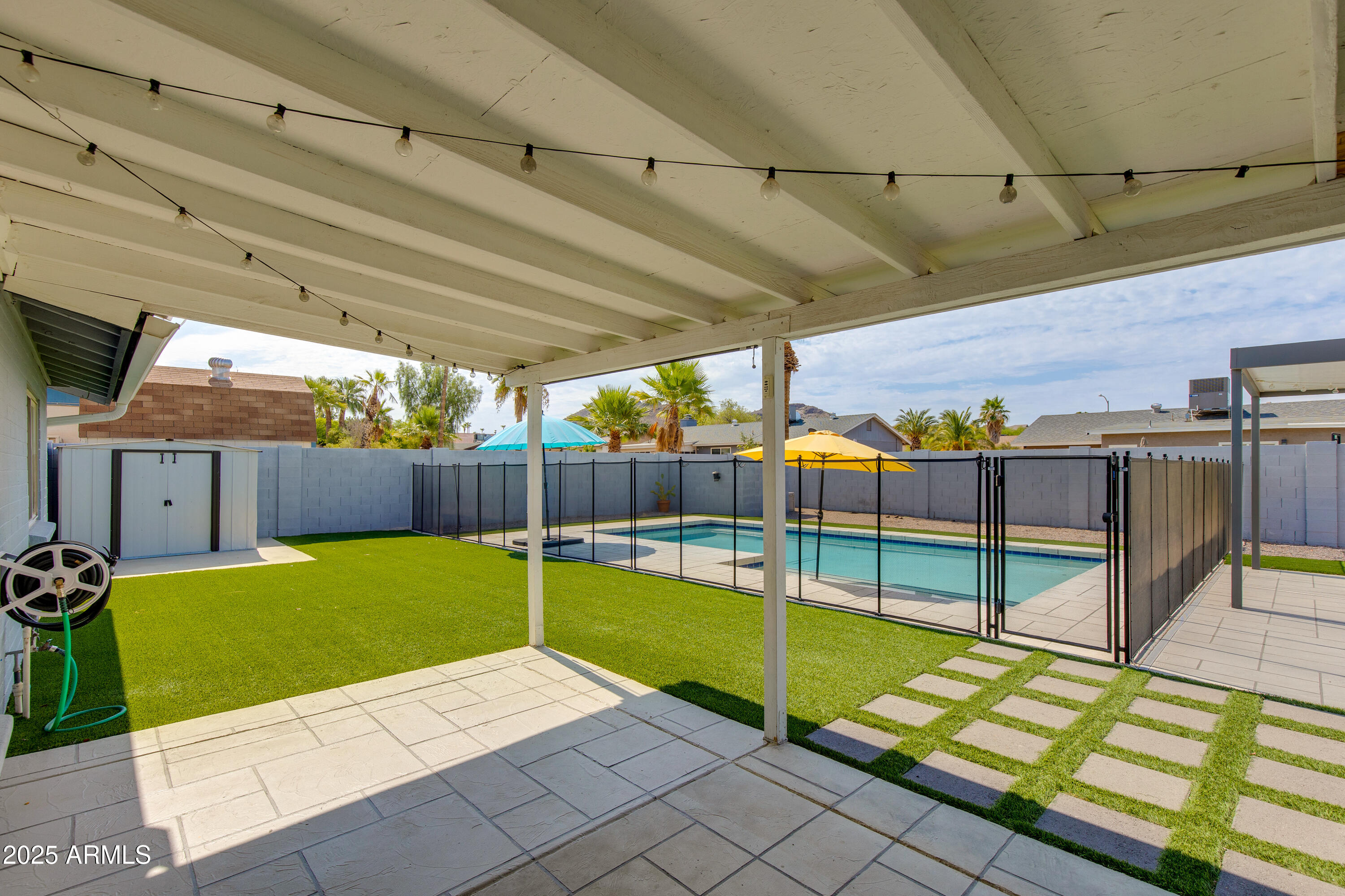 847 E PARADISE Lane E