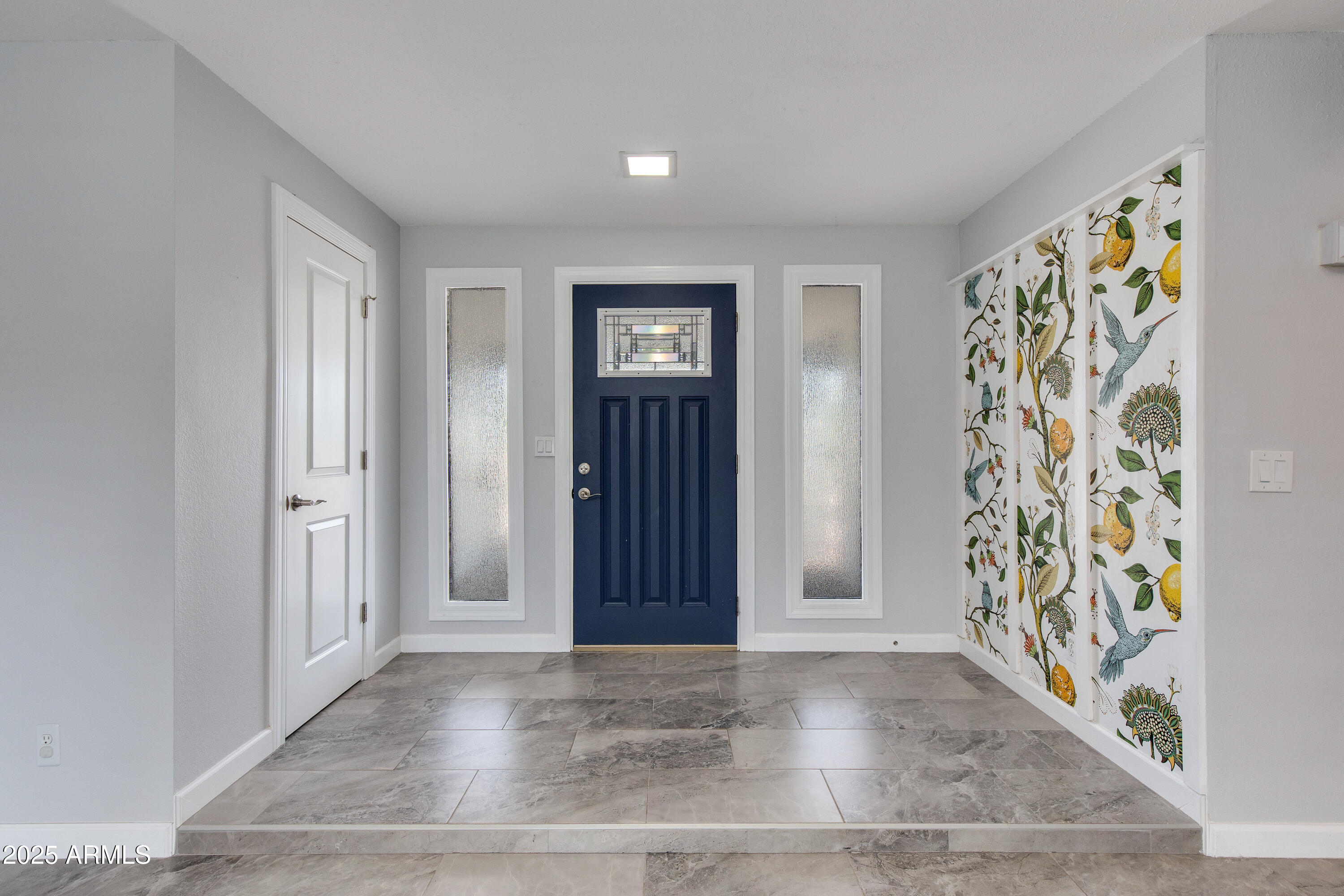 847 E PARADISE Lane E