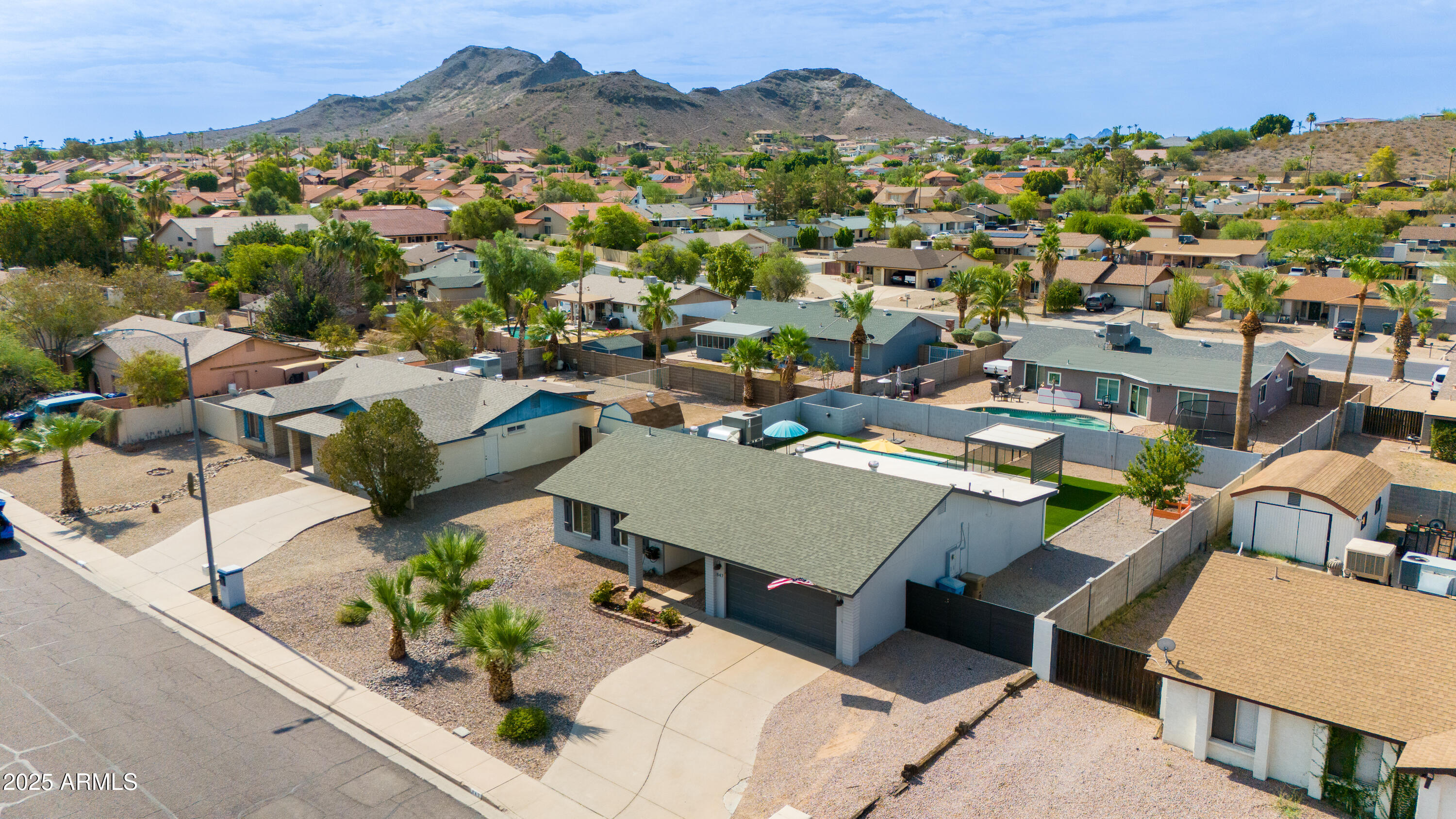 847 E PARADISE Lane E