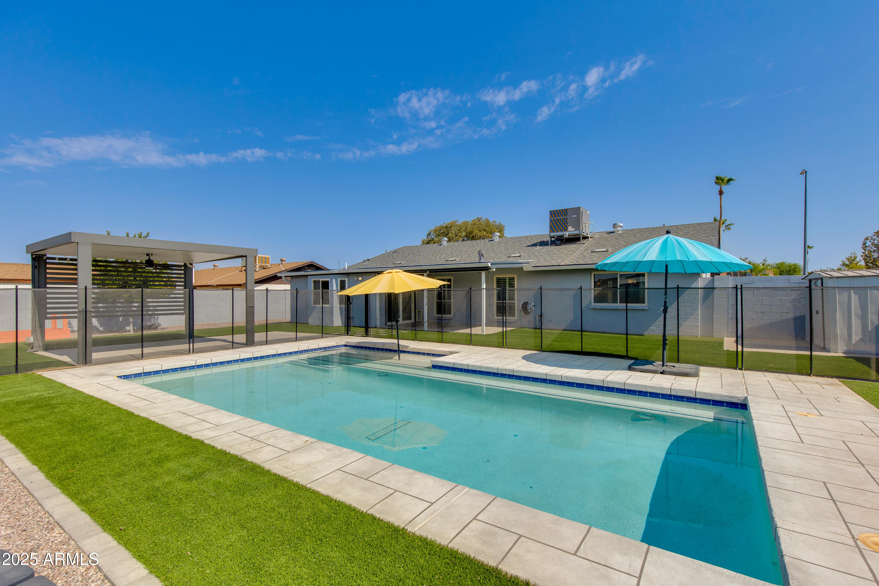 847 E PARADISE Lane E