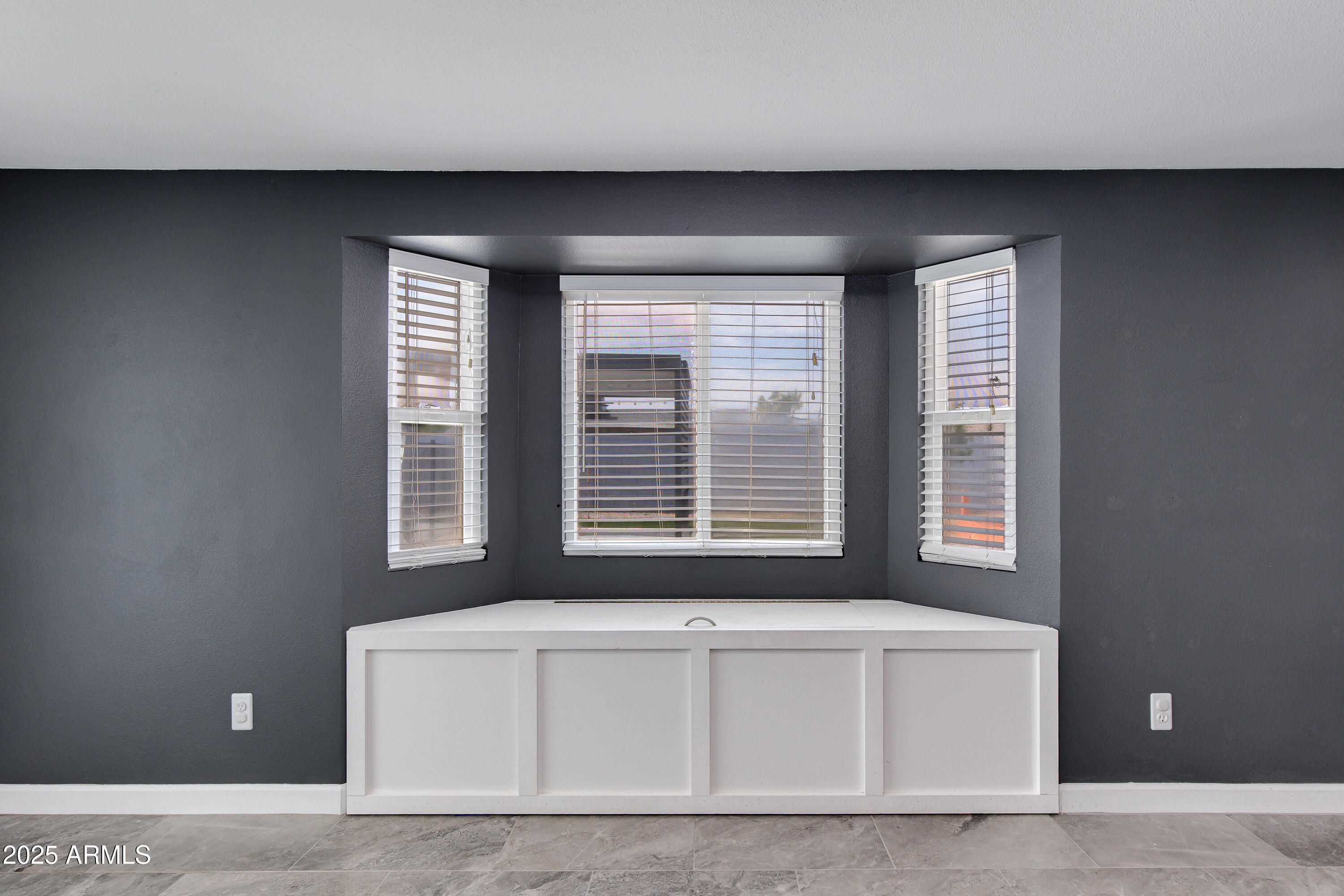 847 E PARADISE Lane E