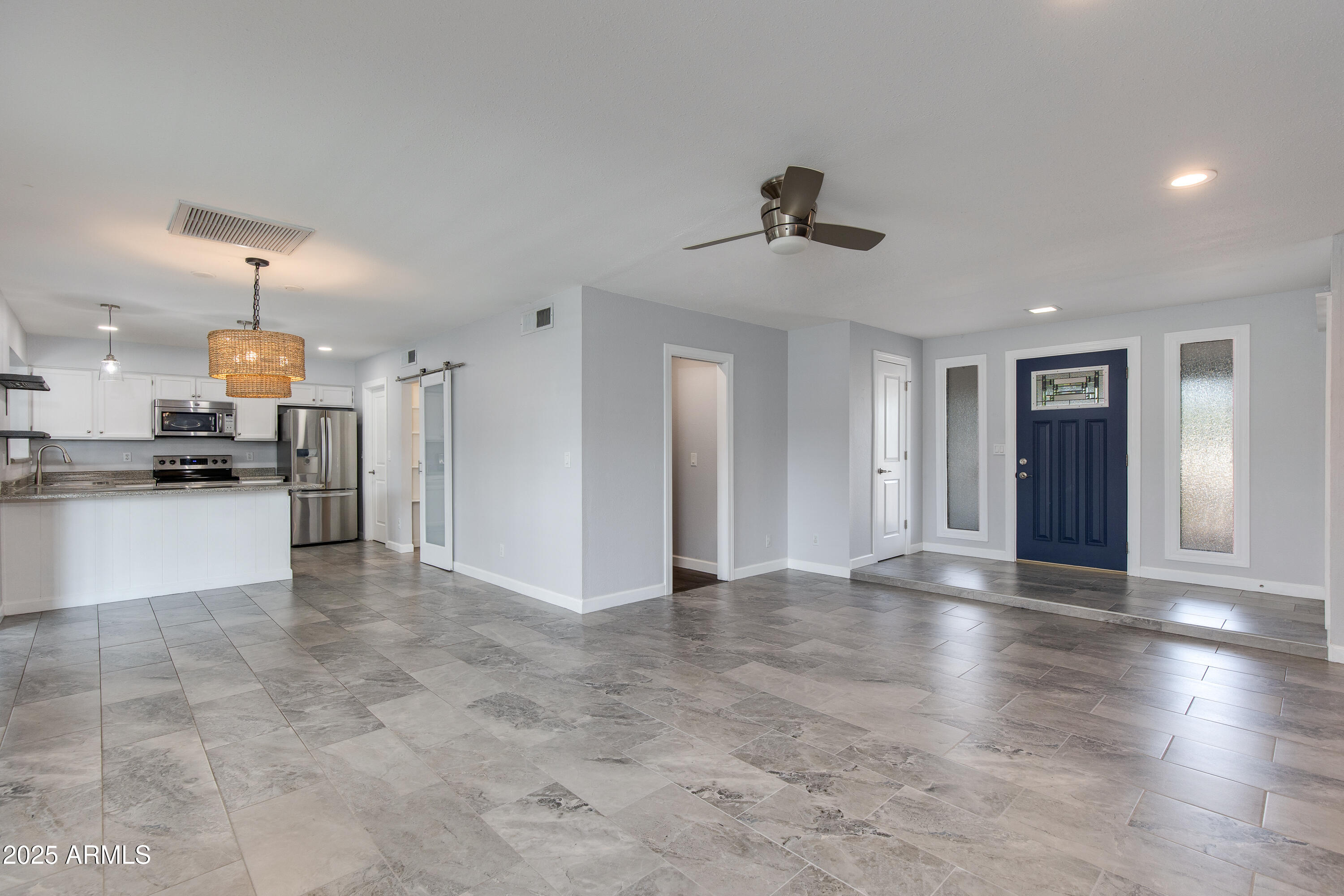 847 E PARADISE Lane E