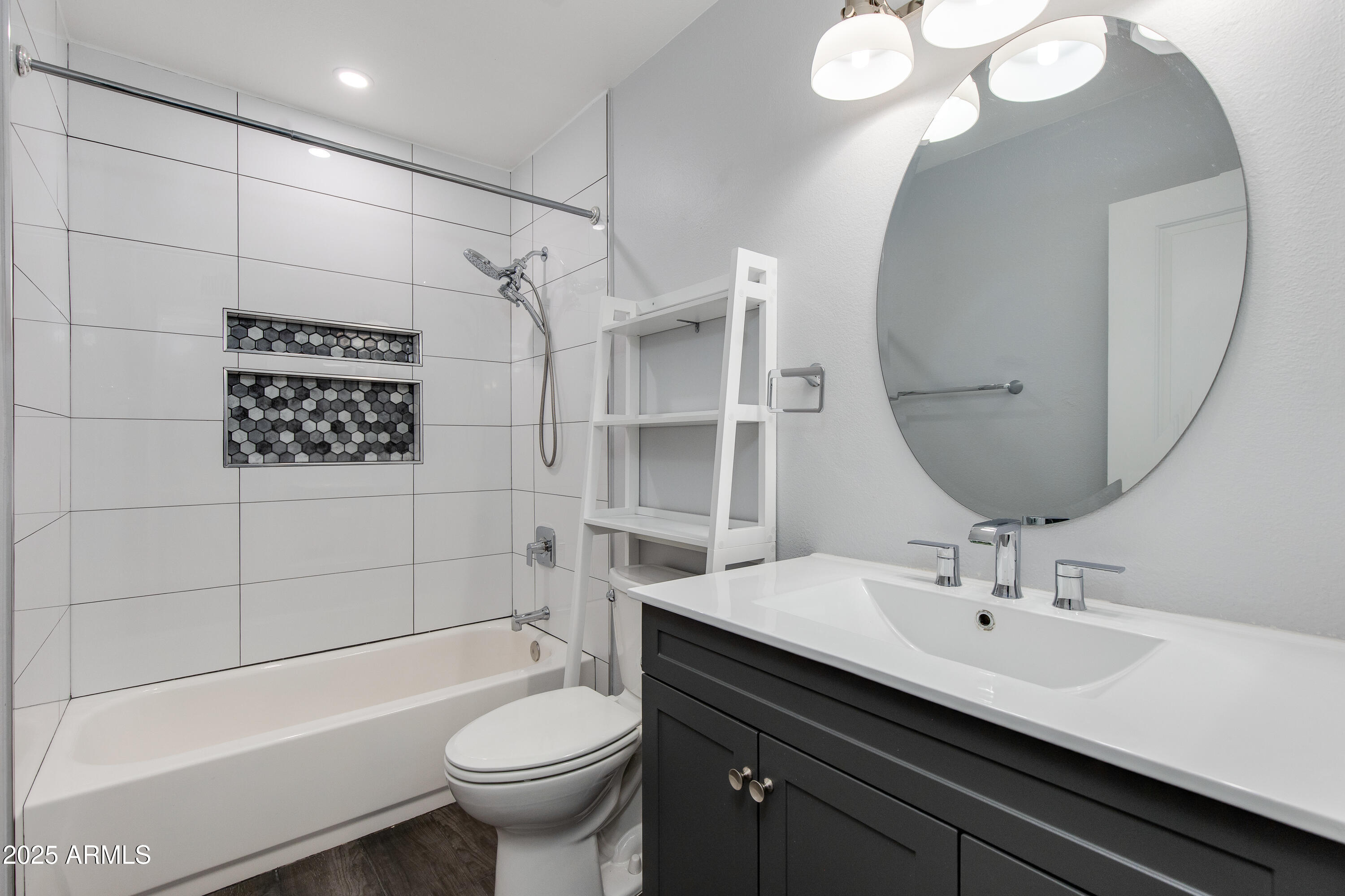 847 E PARADISE Lane E