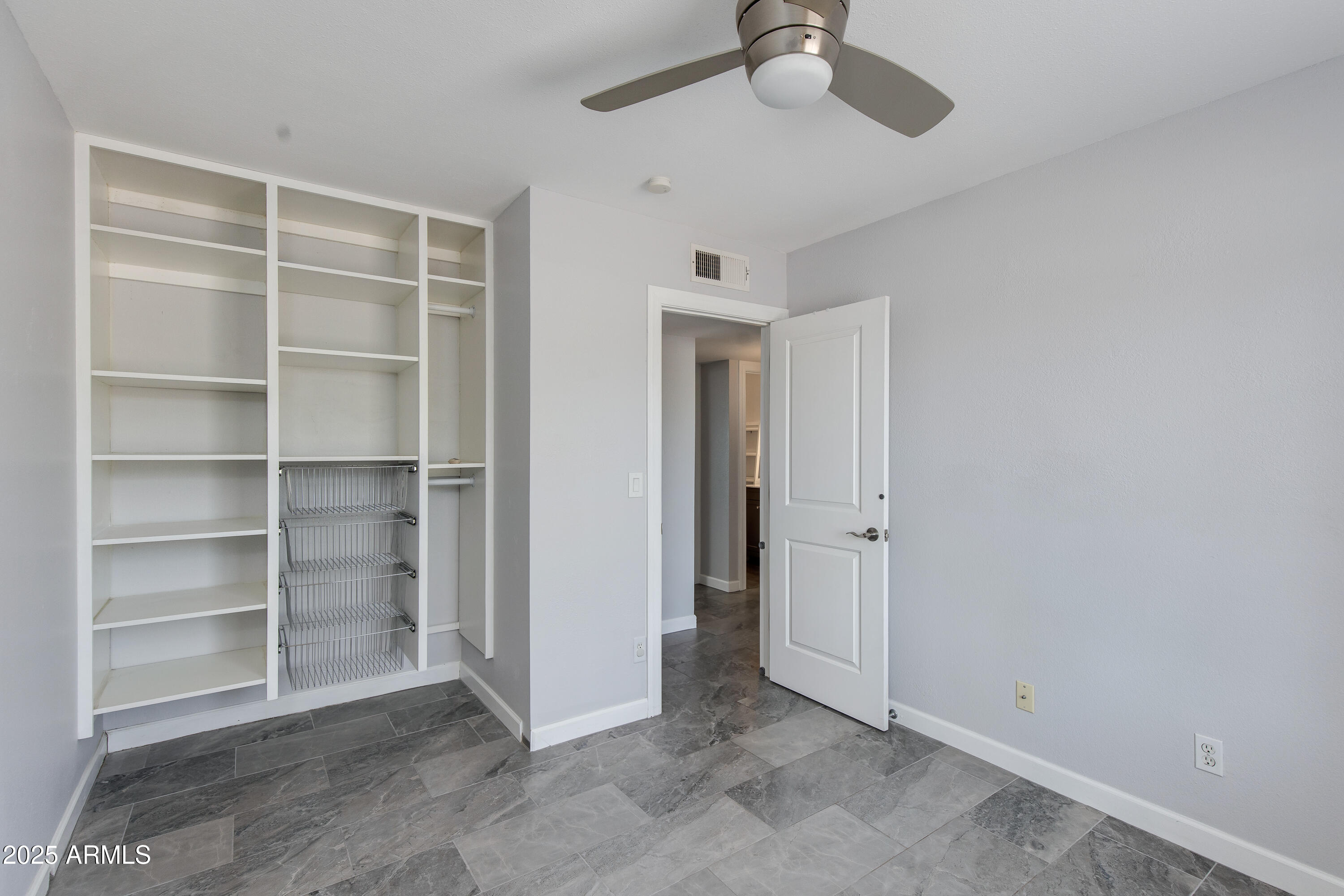 847 E PARADISE Lane E