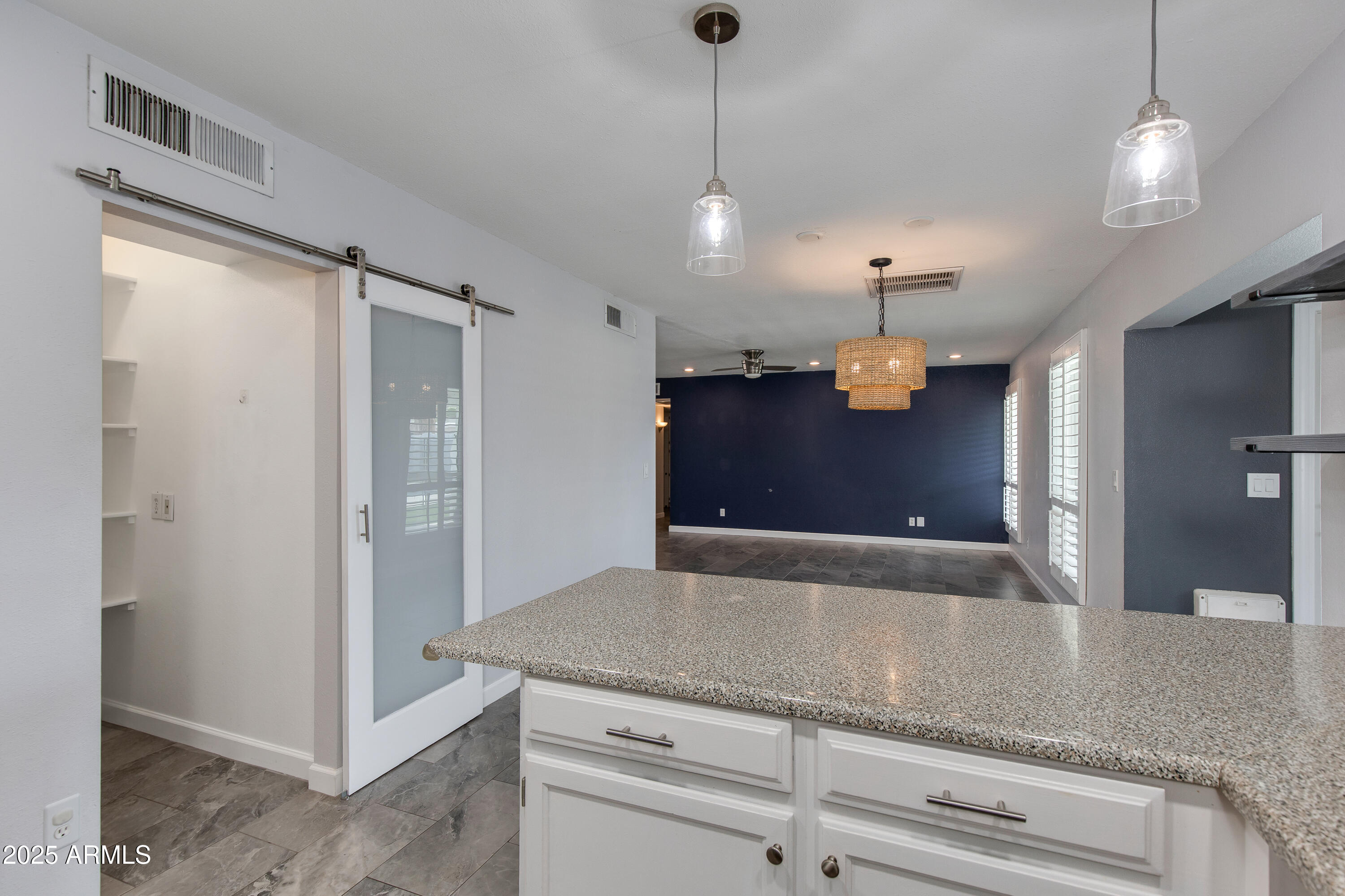 847 E PARADISE Lane E