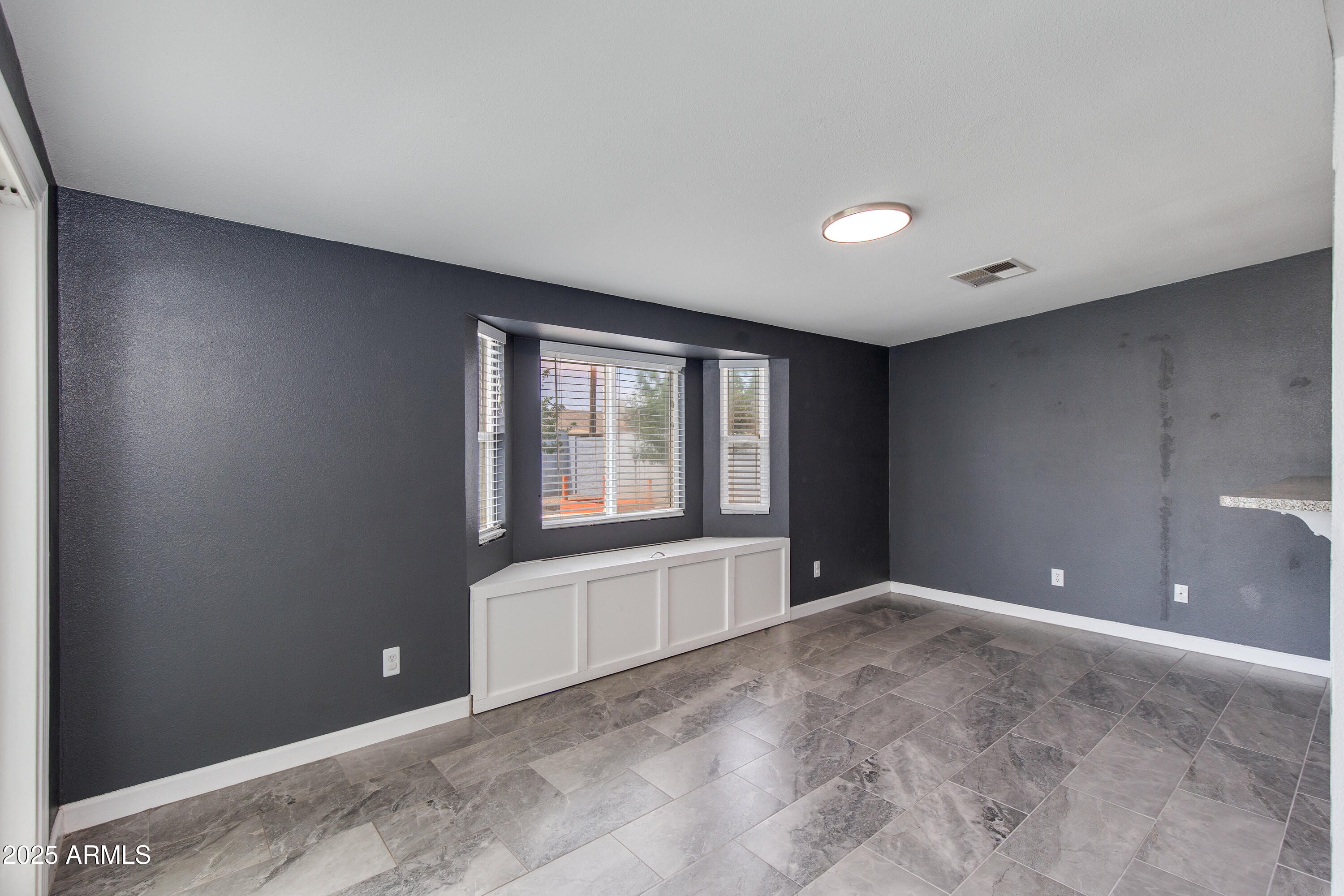 847 E PARADISE Lane E