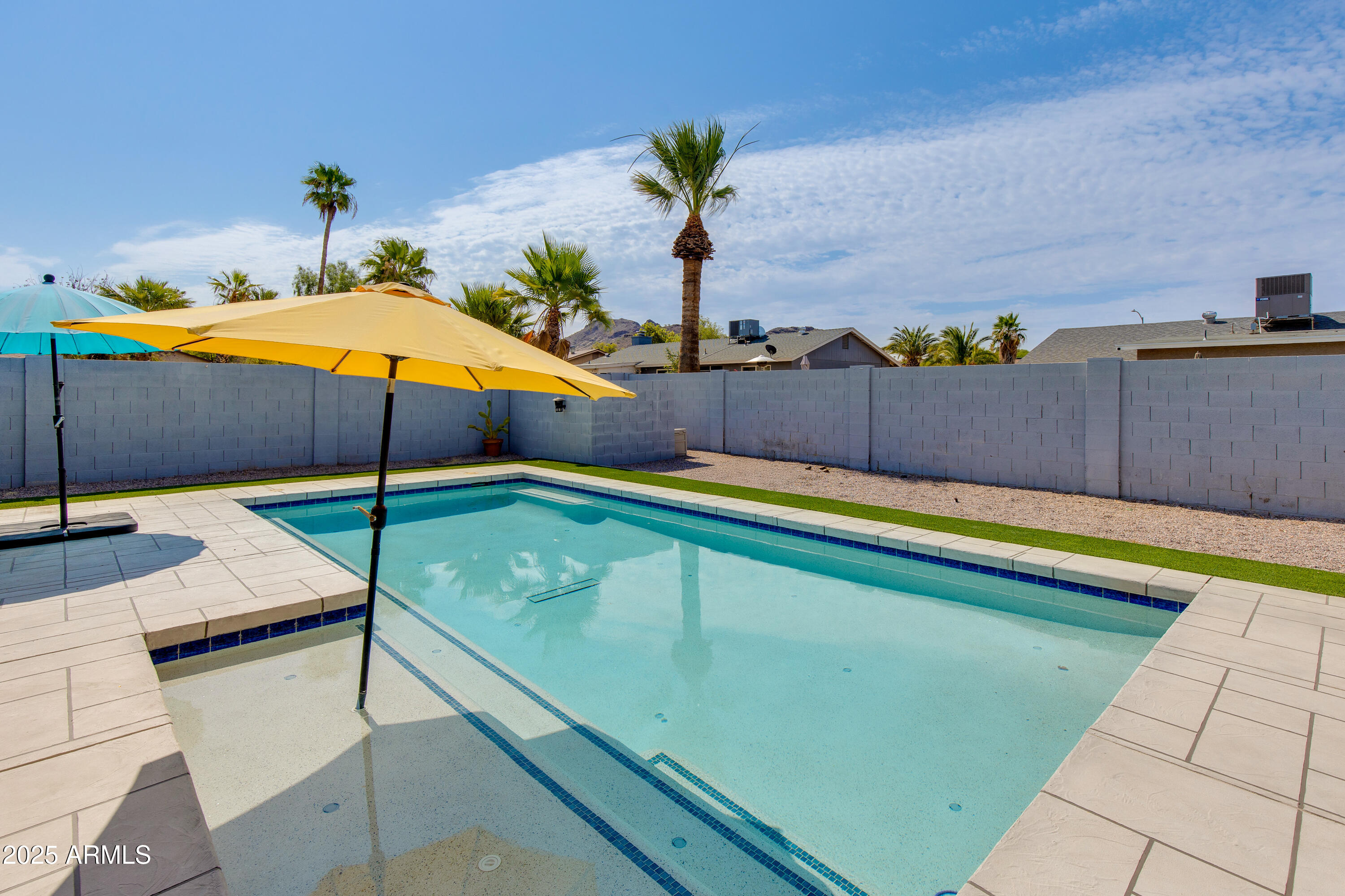 847 E PARADISE Lane E