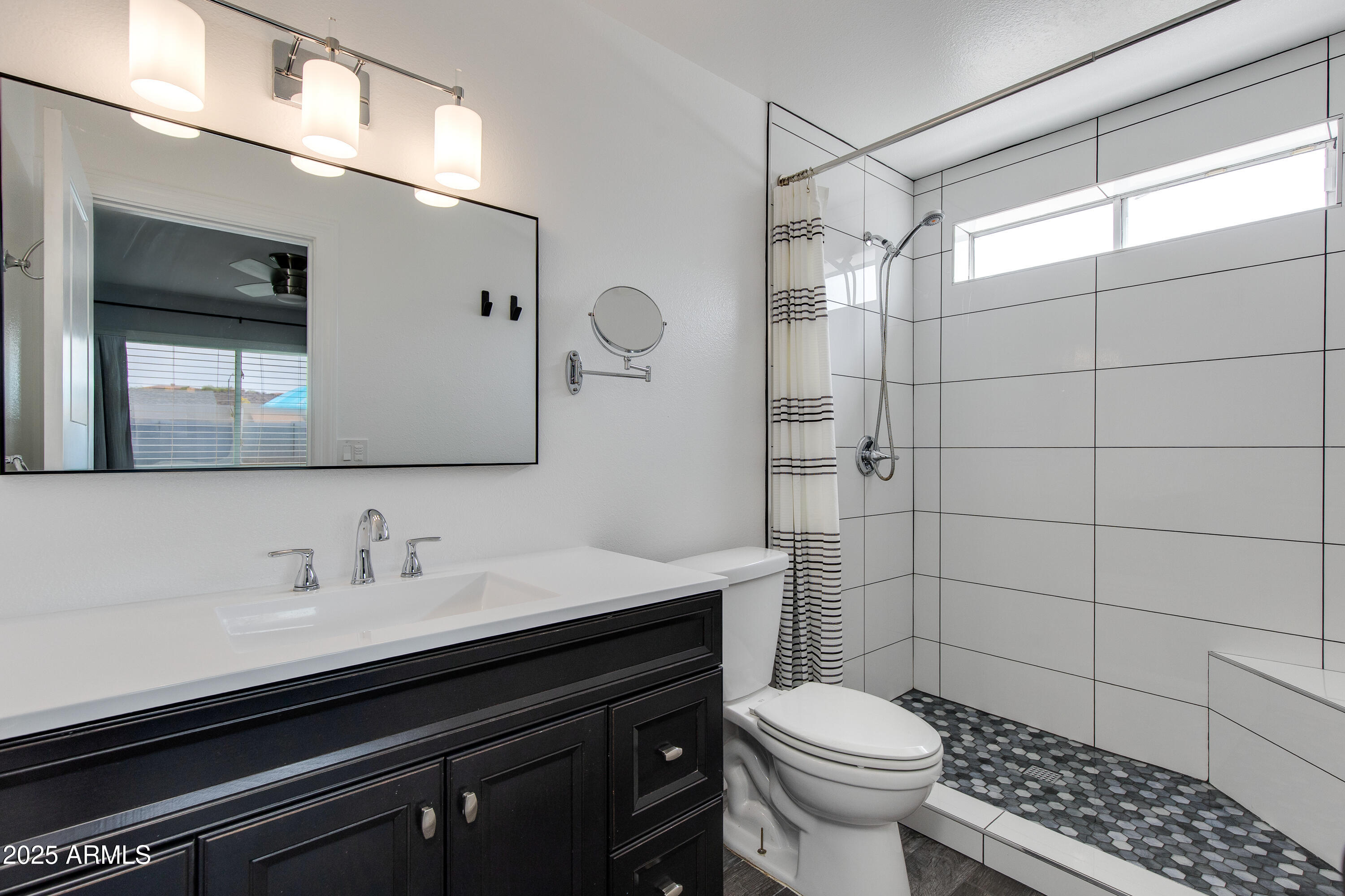 847 E PARADISE Lane E