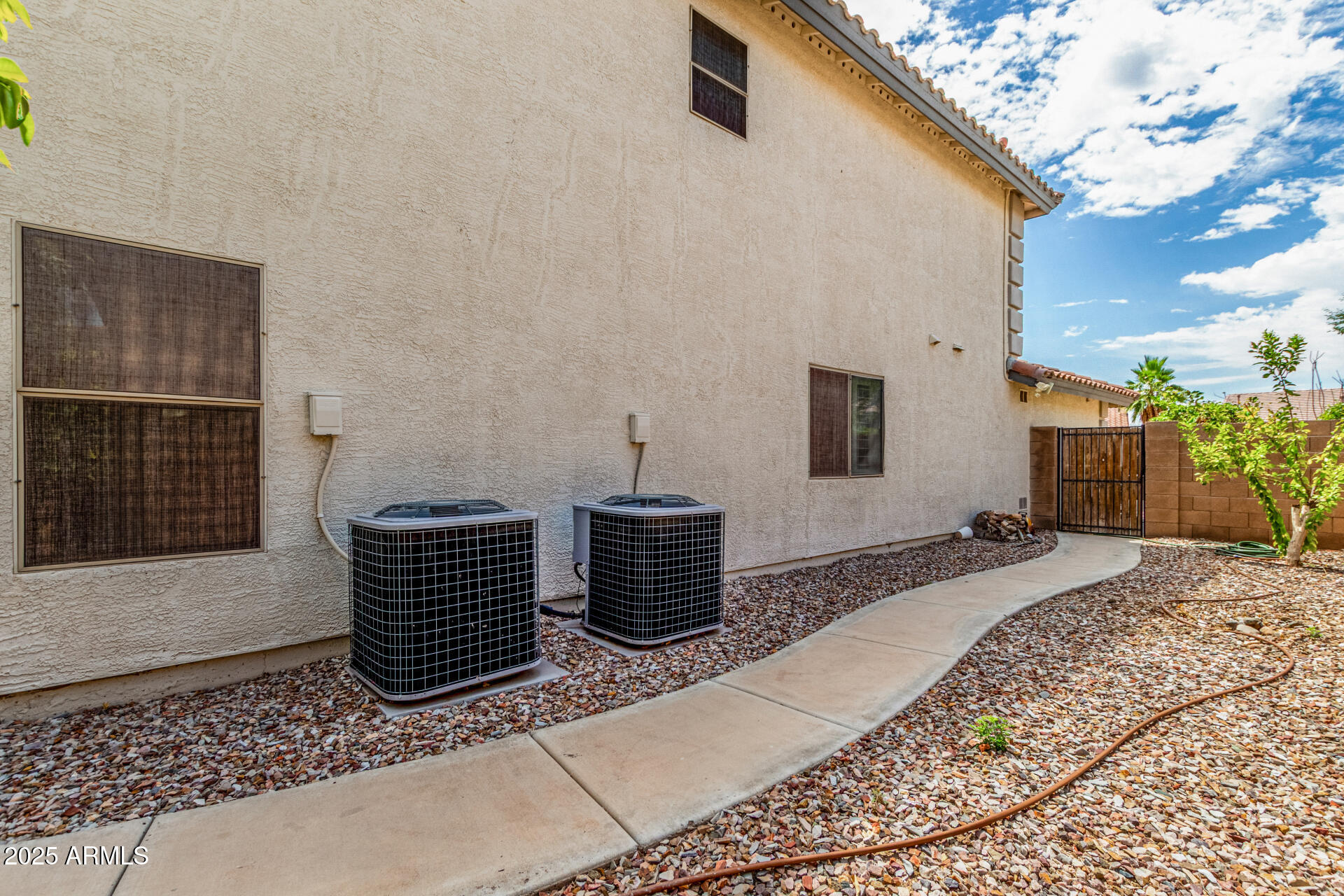 7242 W CRABAPPLE Drive
