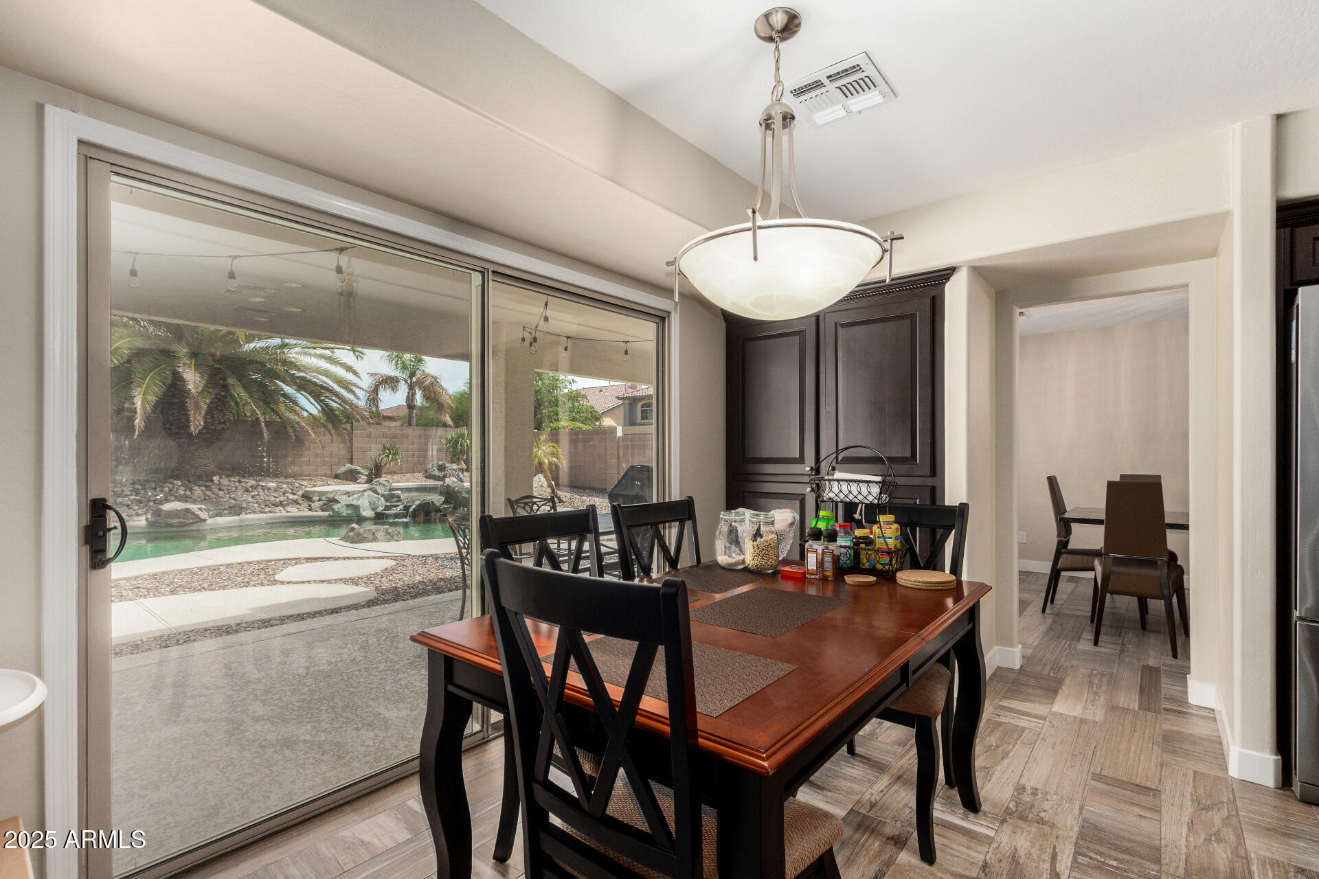 7242 W CRABAPPLE Drive