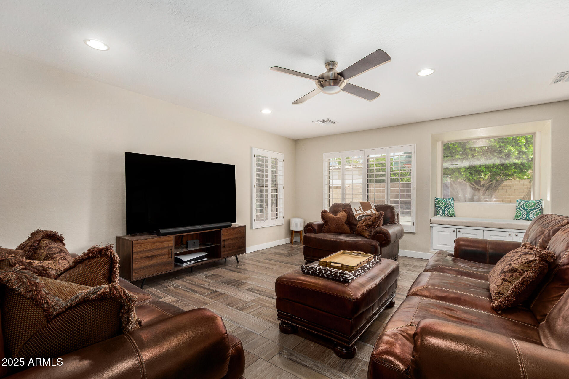 7242 W CRABAPPLE Drive
