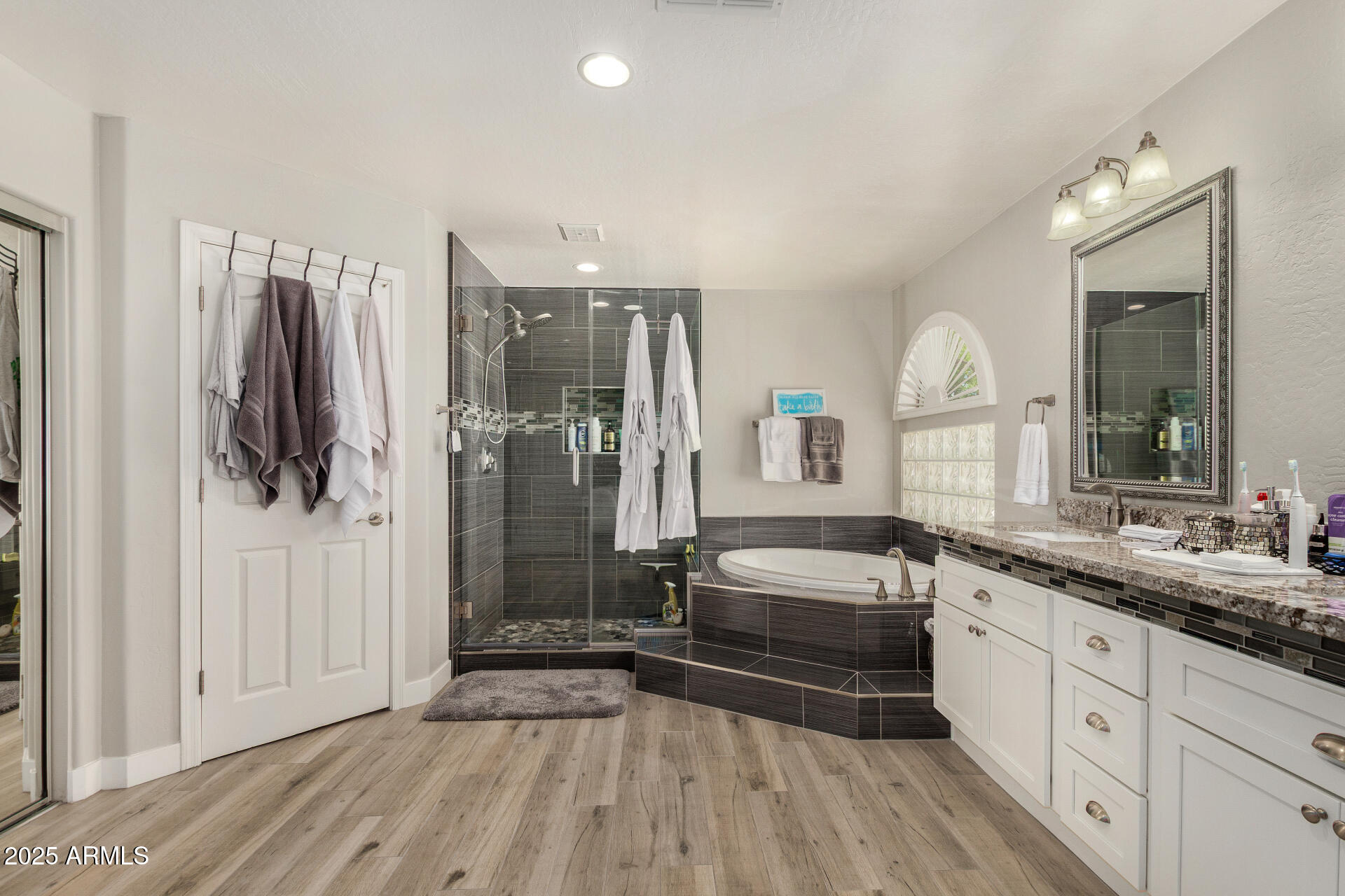 7242 W CRABAPPLE Drive