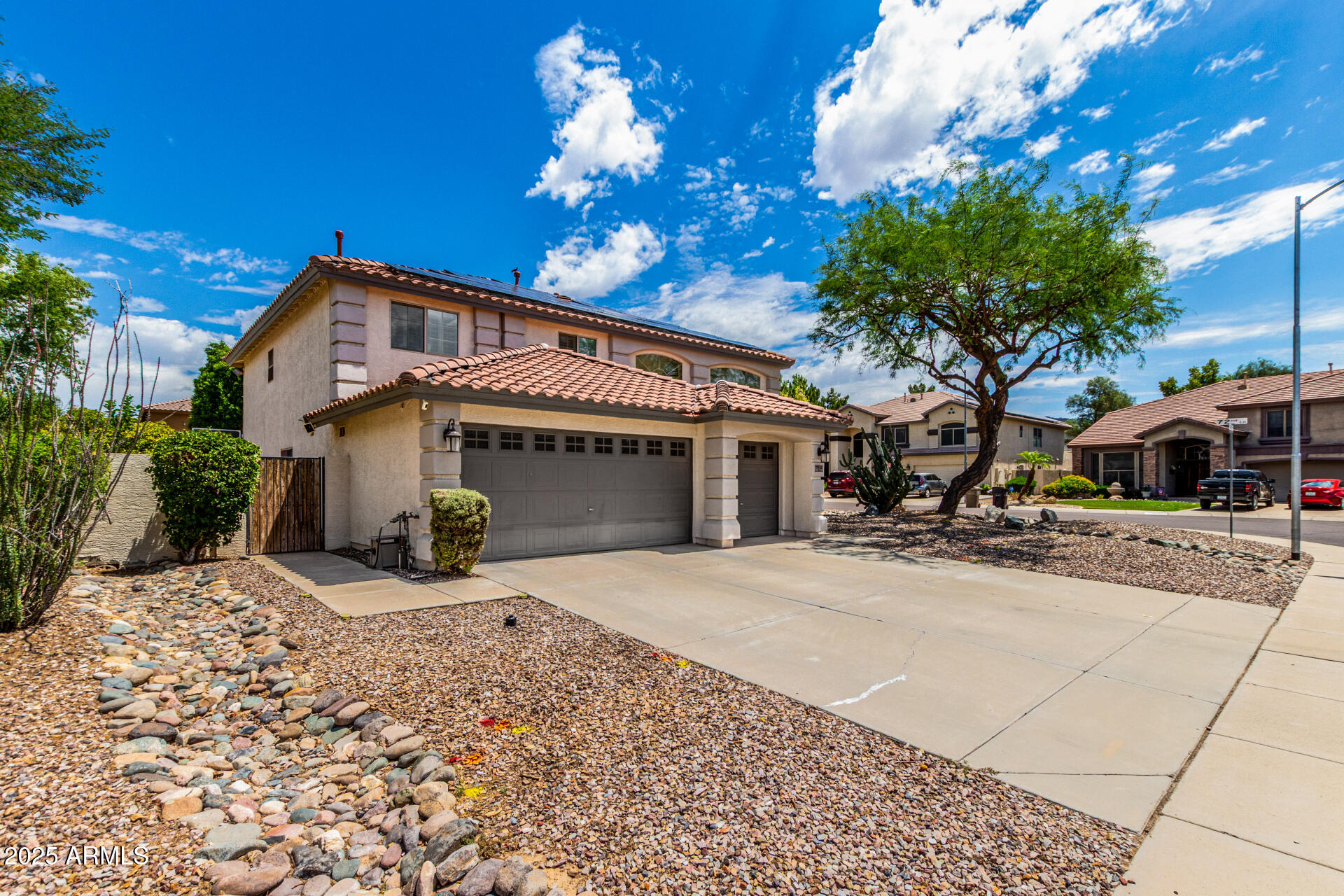 7242 W CRABAPPLE Drive