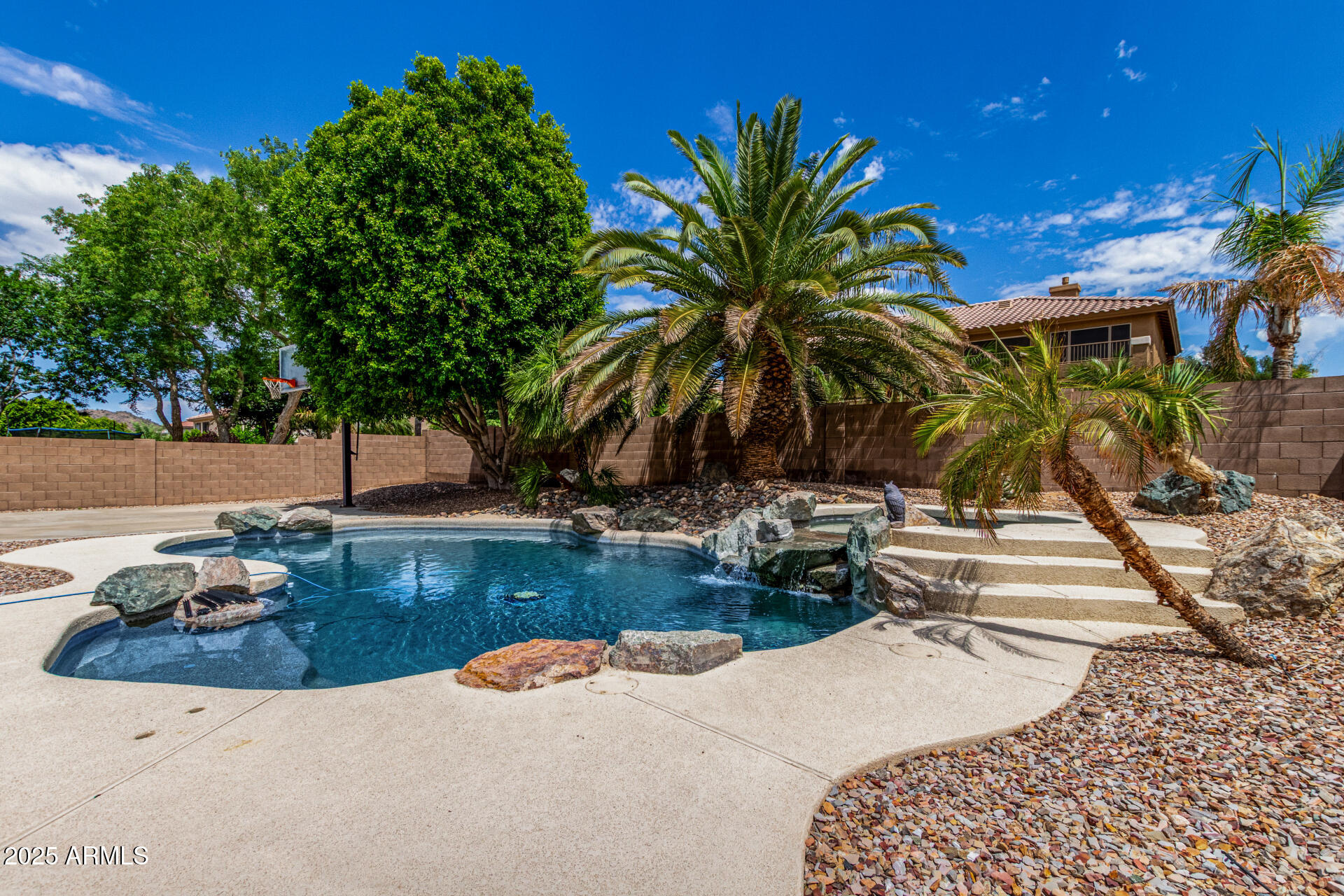 7242 W CRABAPPLE Drive
