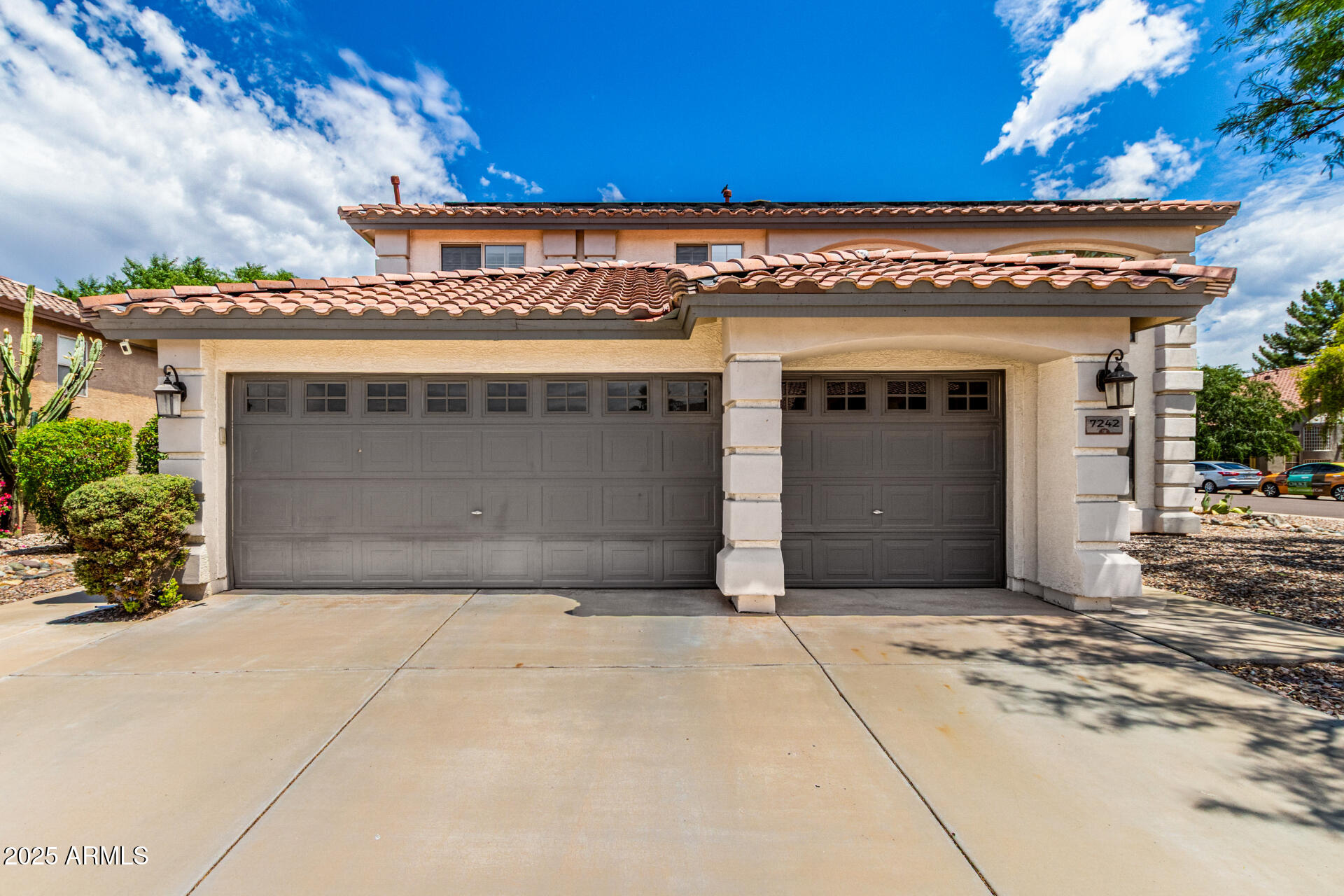 7242 W CRABAPPLE Drive