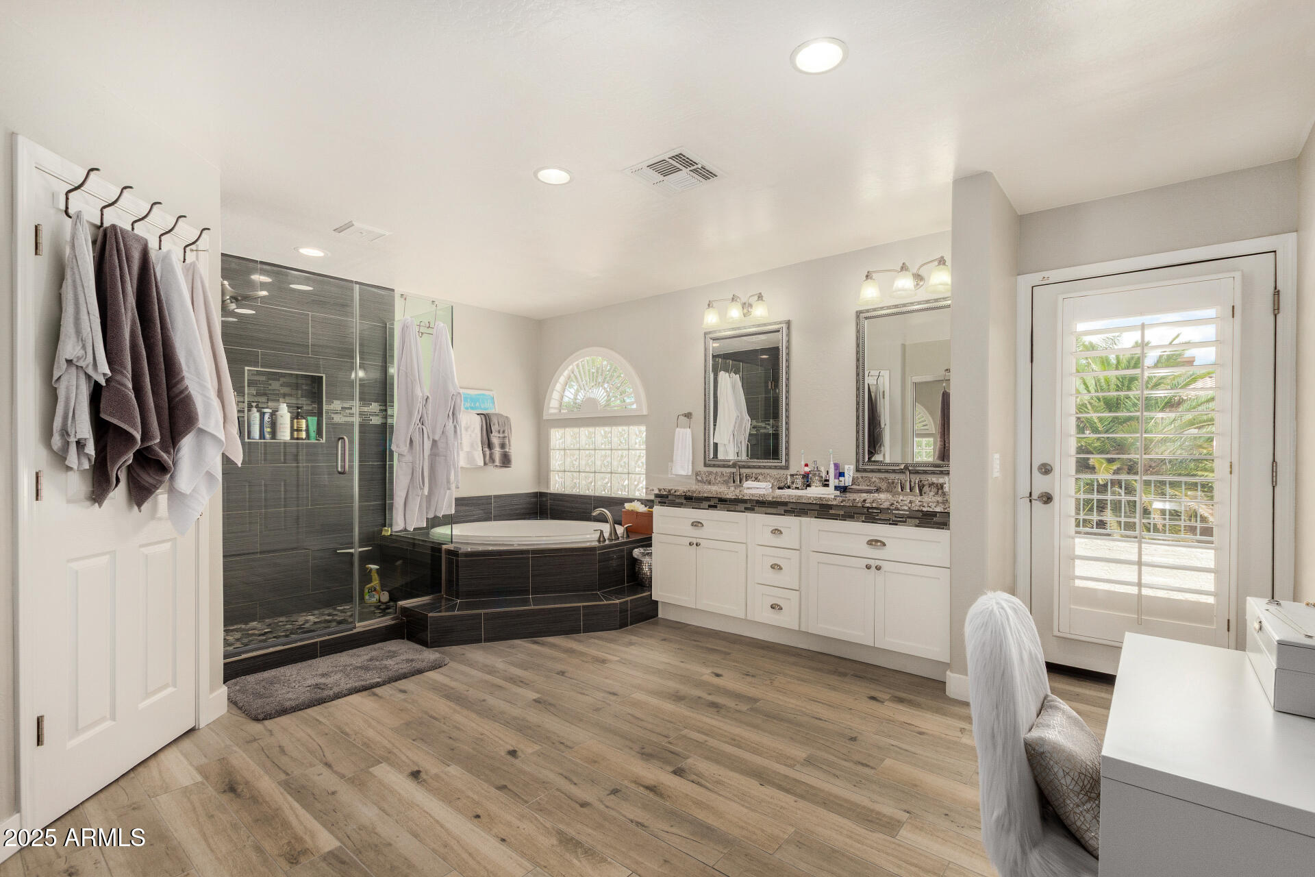 7242 W CRABAPPLE Drive