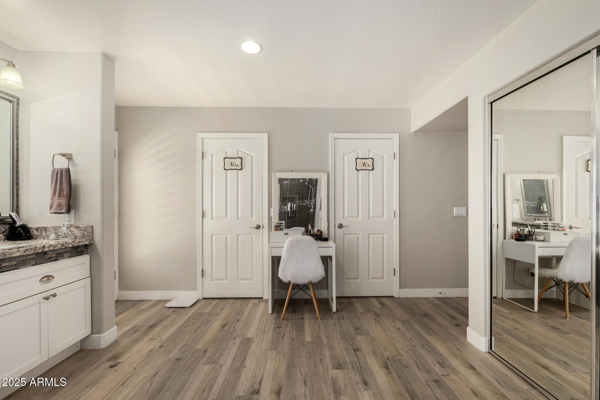 7242 W CRABAPPLE Drive