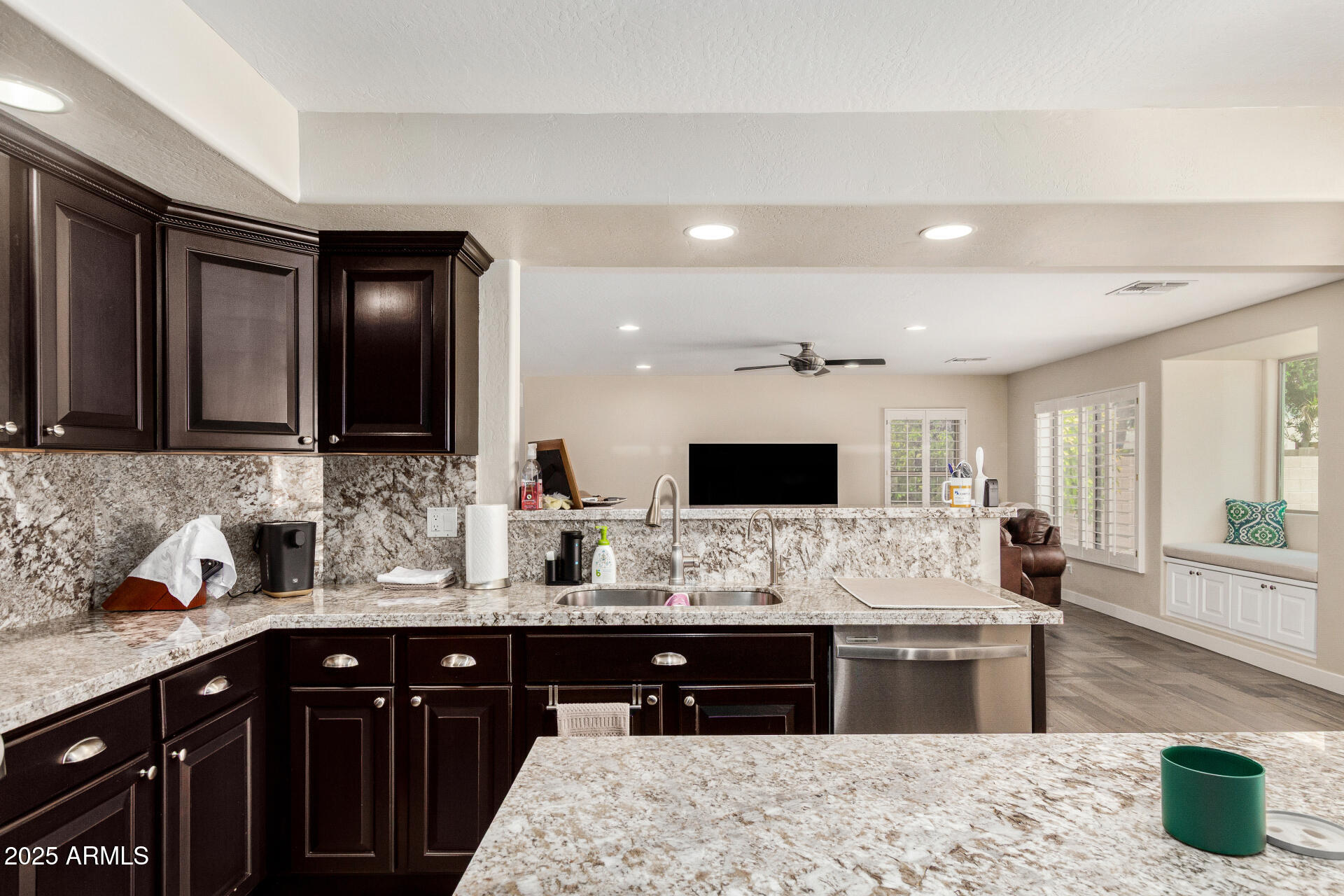 7242 W CRABAPPLE Drive