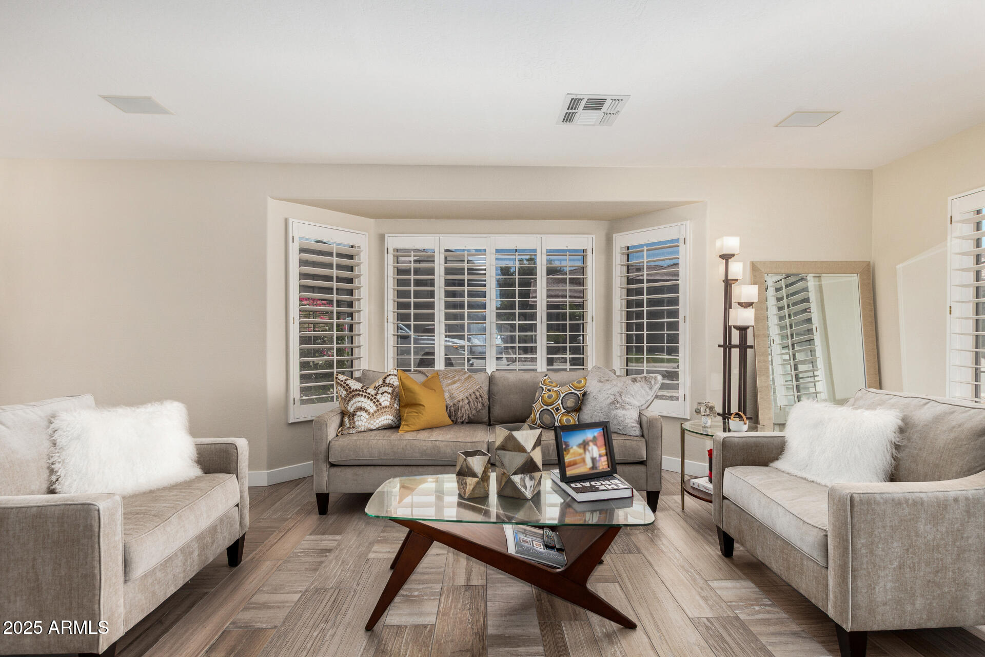 7242 W CRABAPPLE Drive