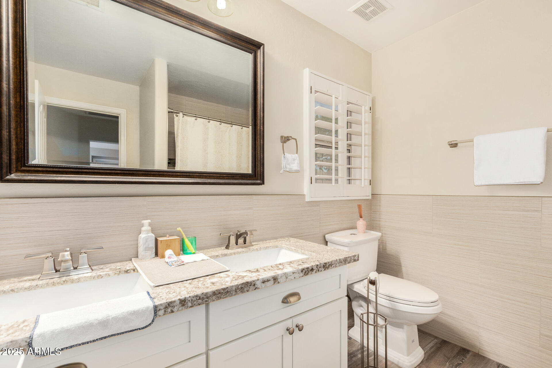 7242 W CRABAPPLE Drive