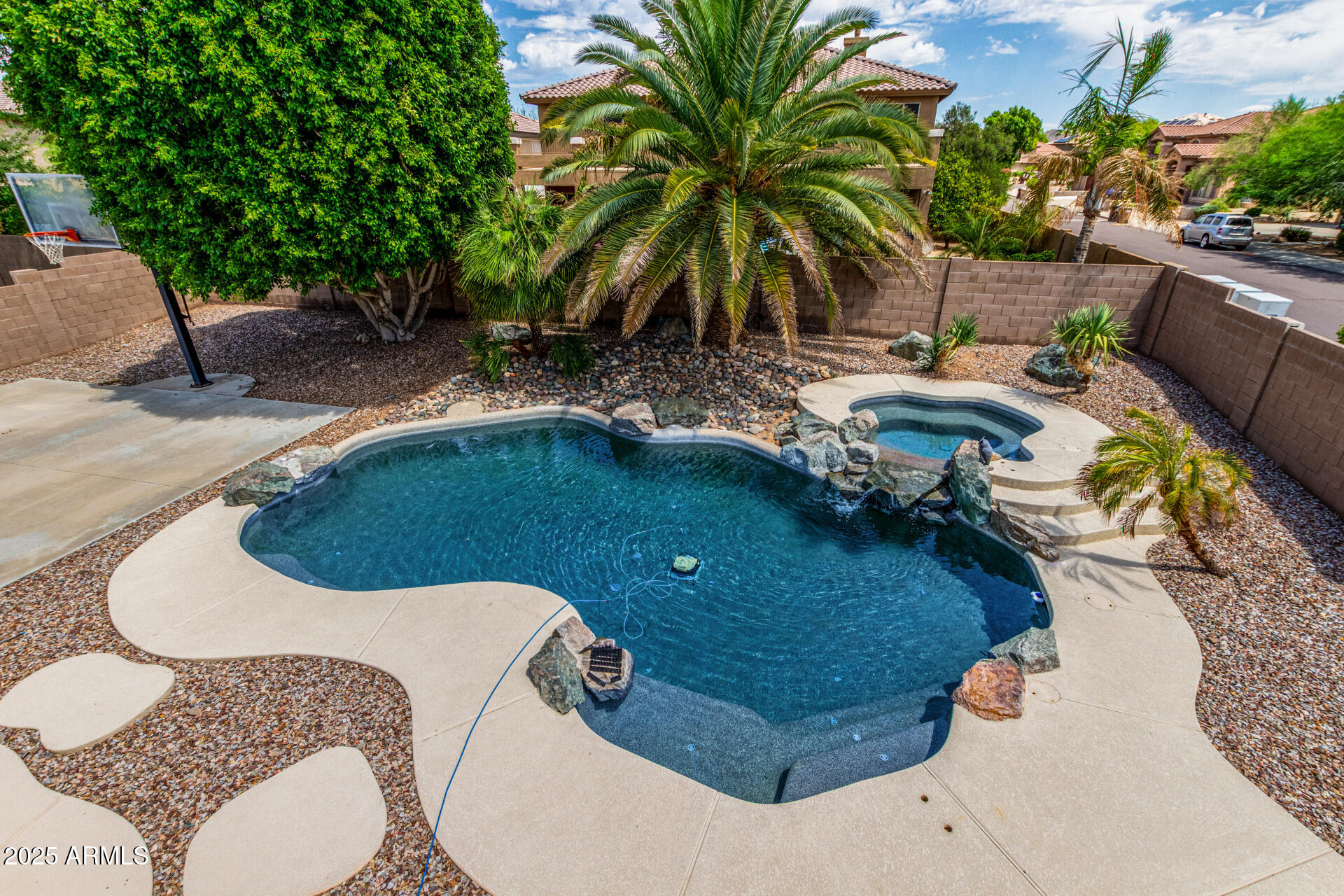 7242 W CRABAPPLE Drive