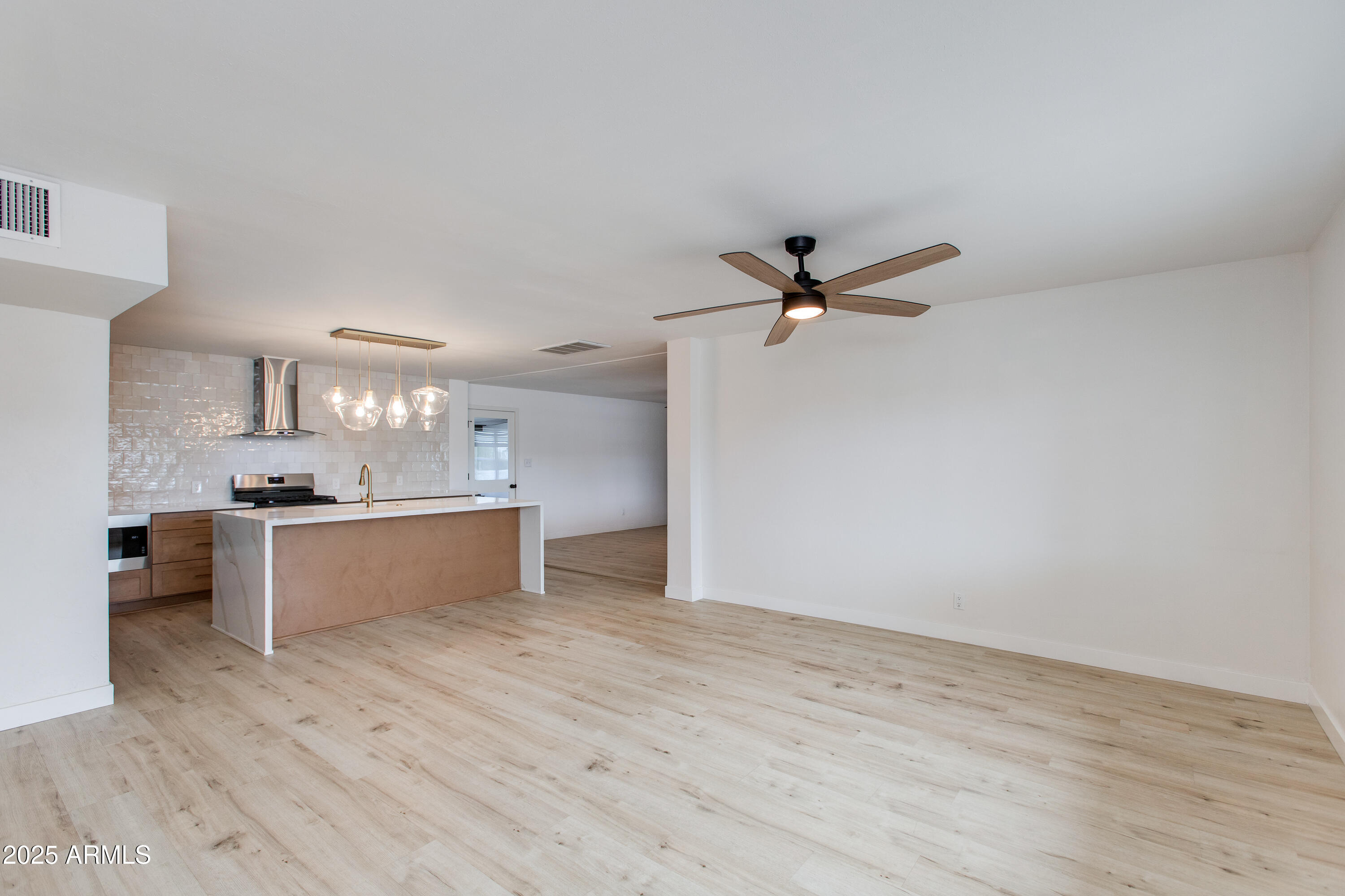 6802 E LOMA LAND Drive