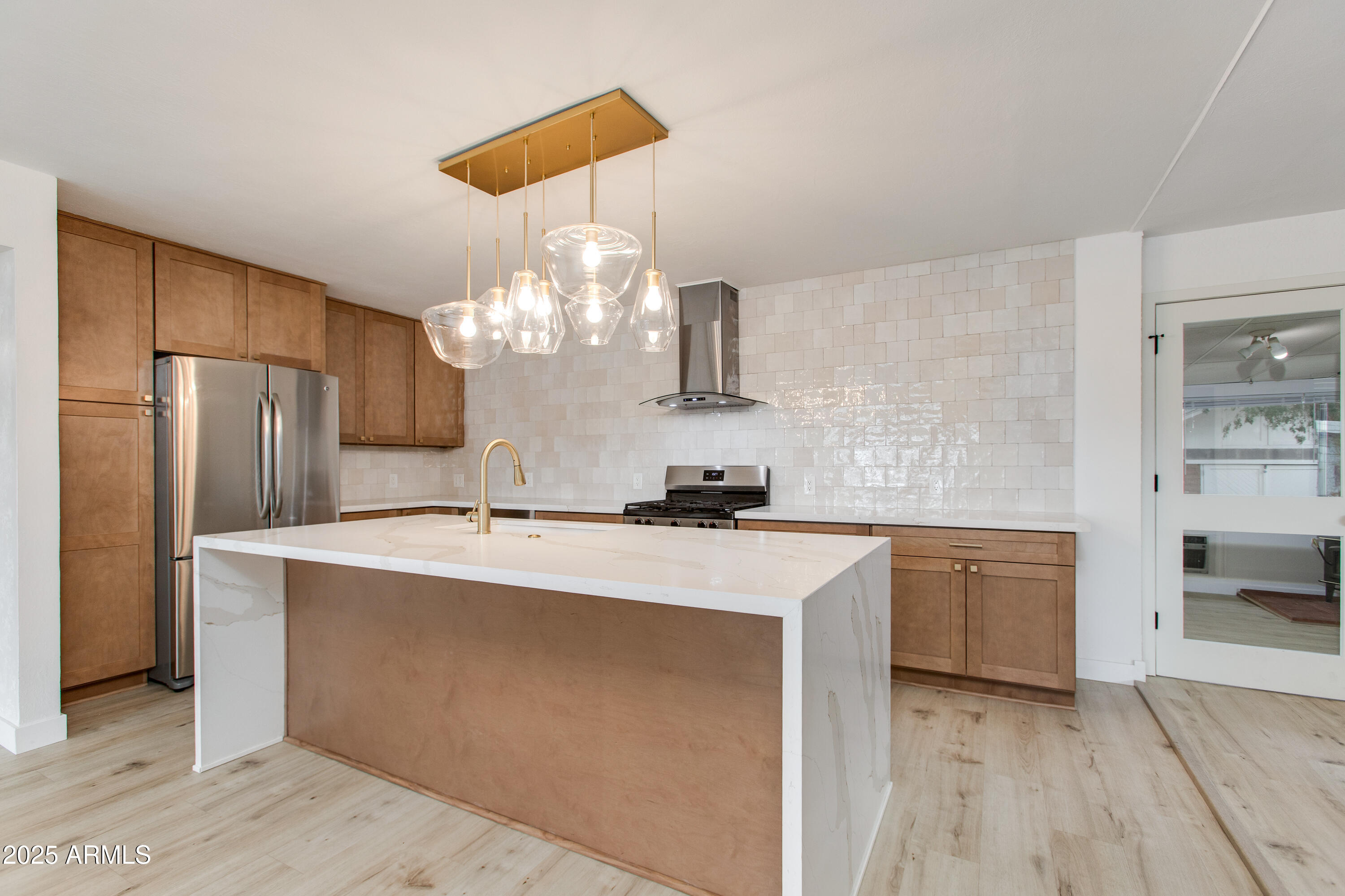 6802 E LOMA LAND Drive