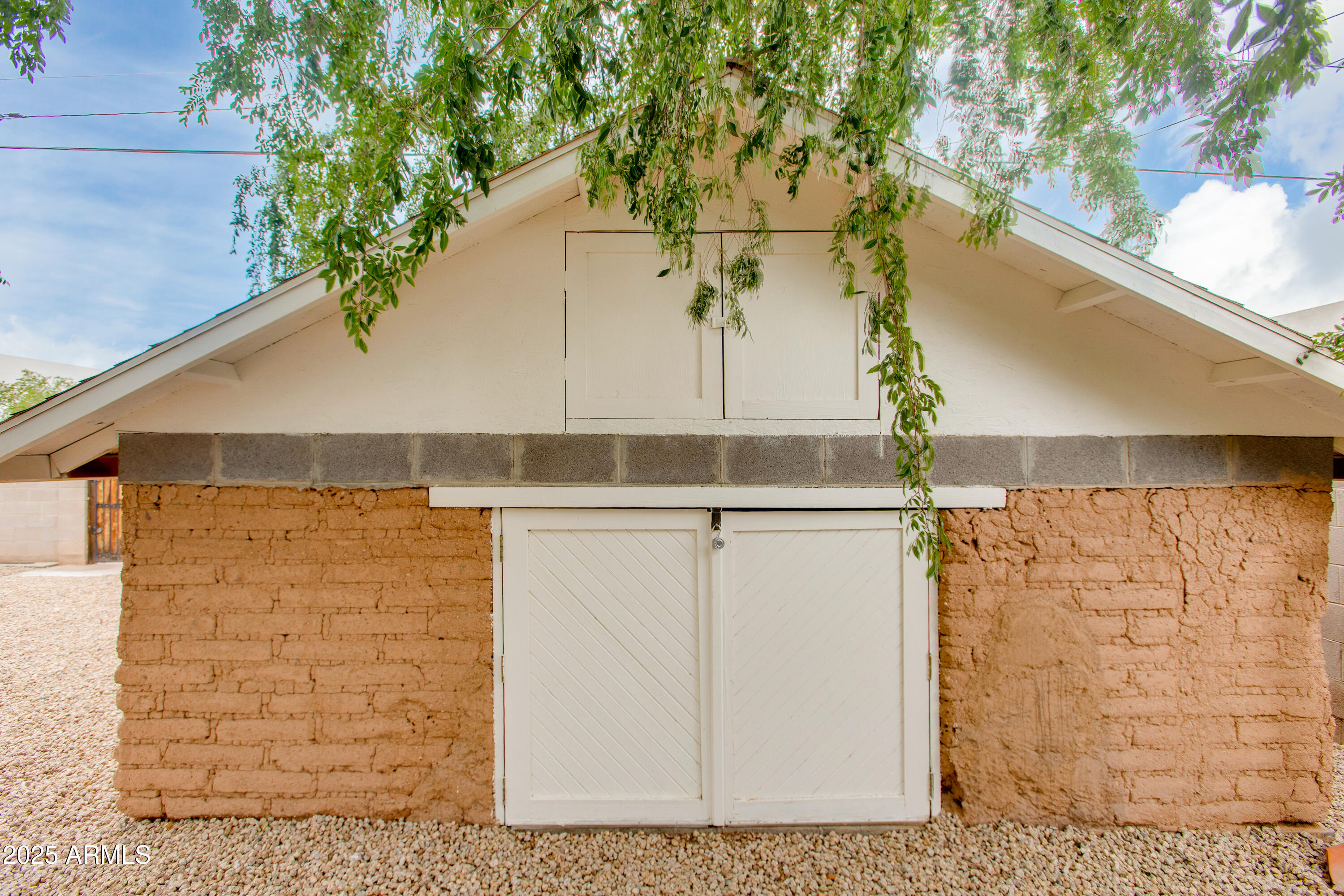 6802 E LOMA LAND Drive