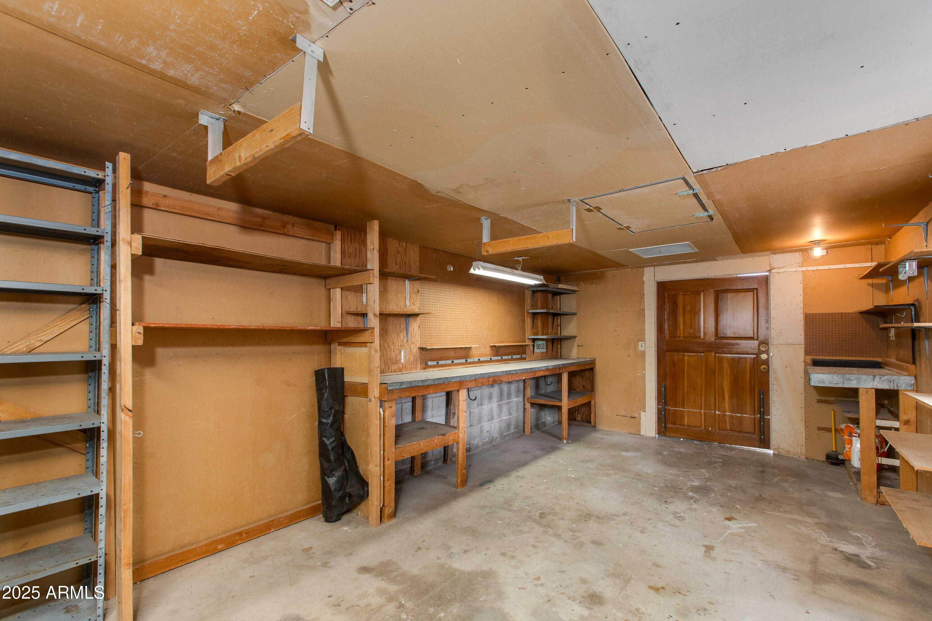 6802 E LOMA LAND Drive