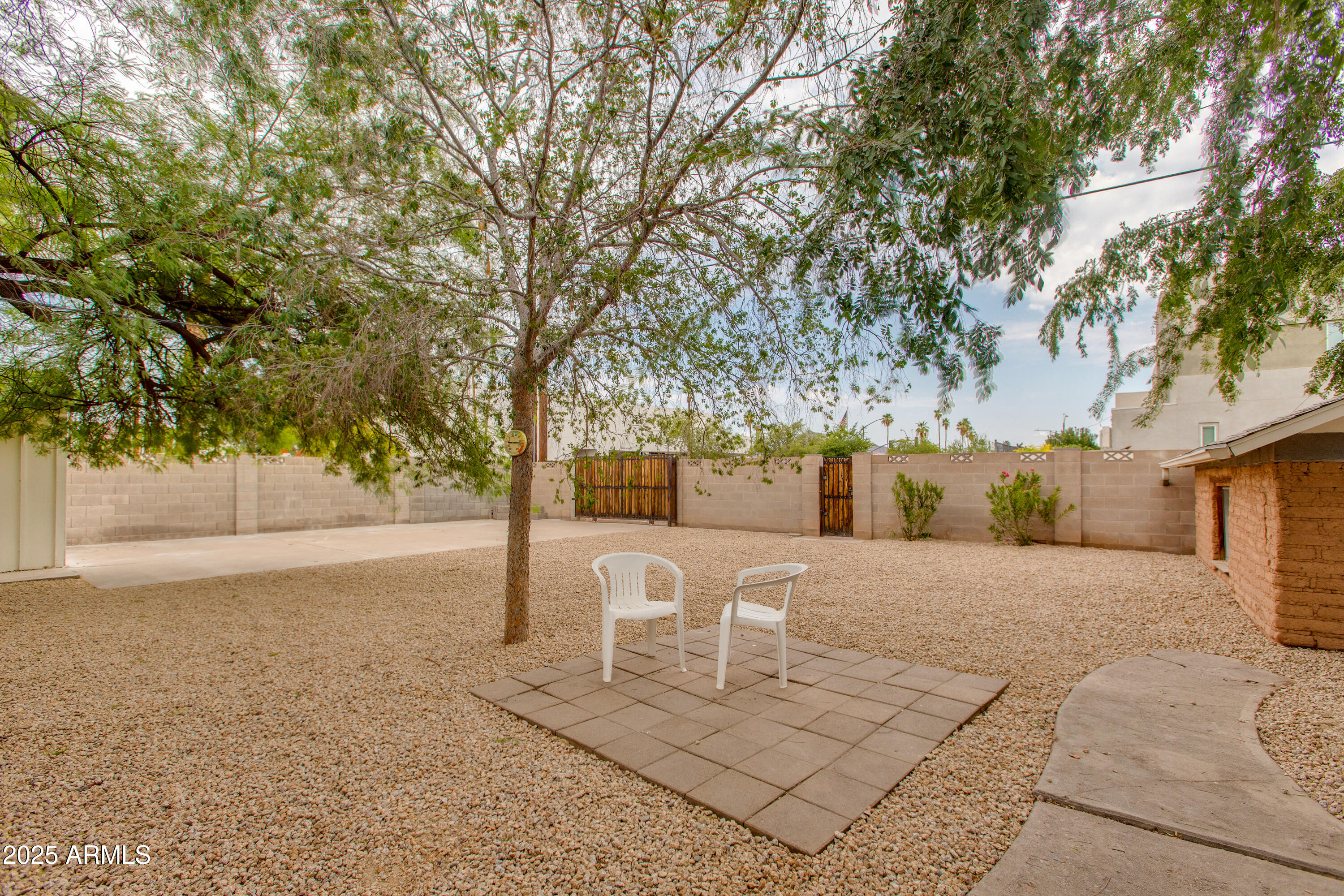 6802 E LOMA LAND Drive