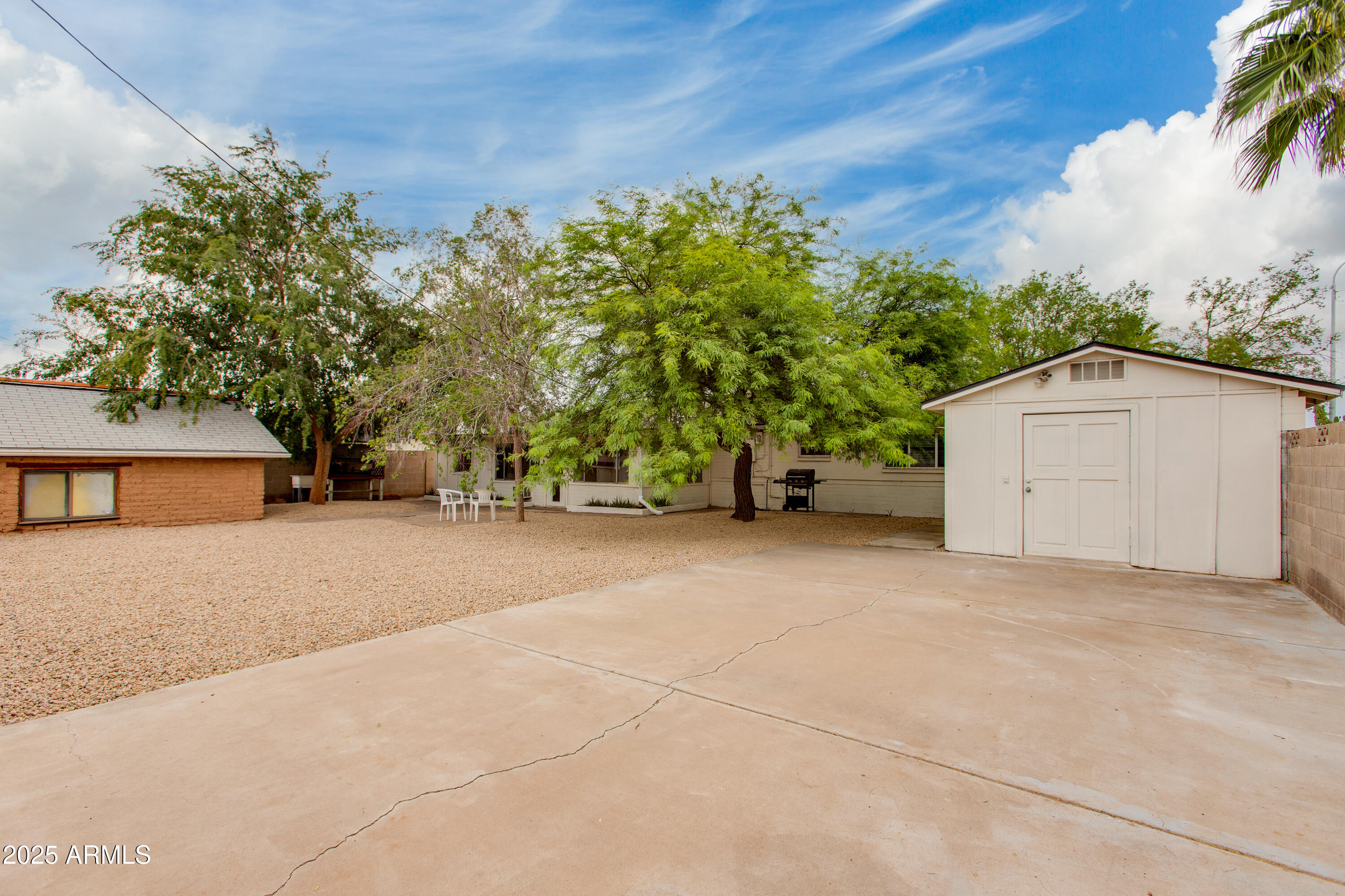 6802 E LOMA LAND Drive