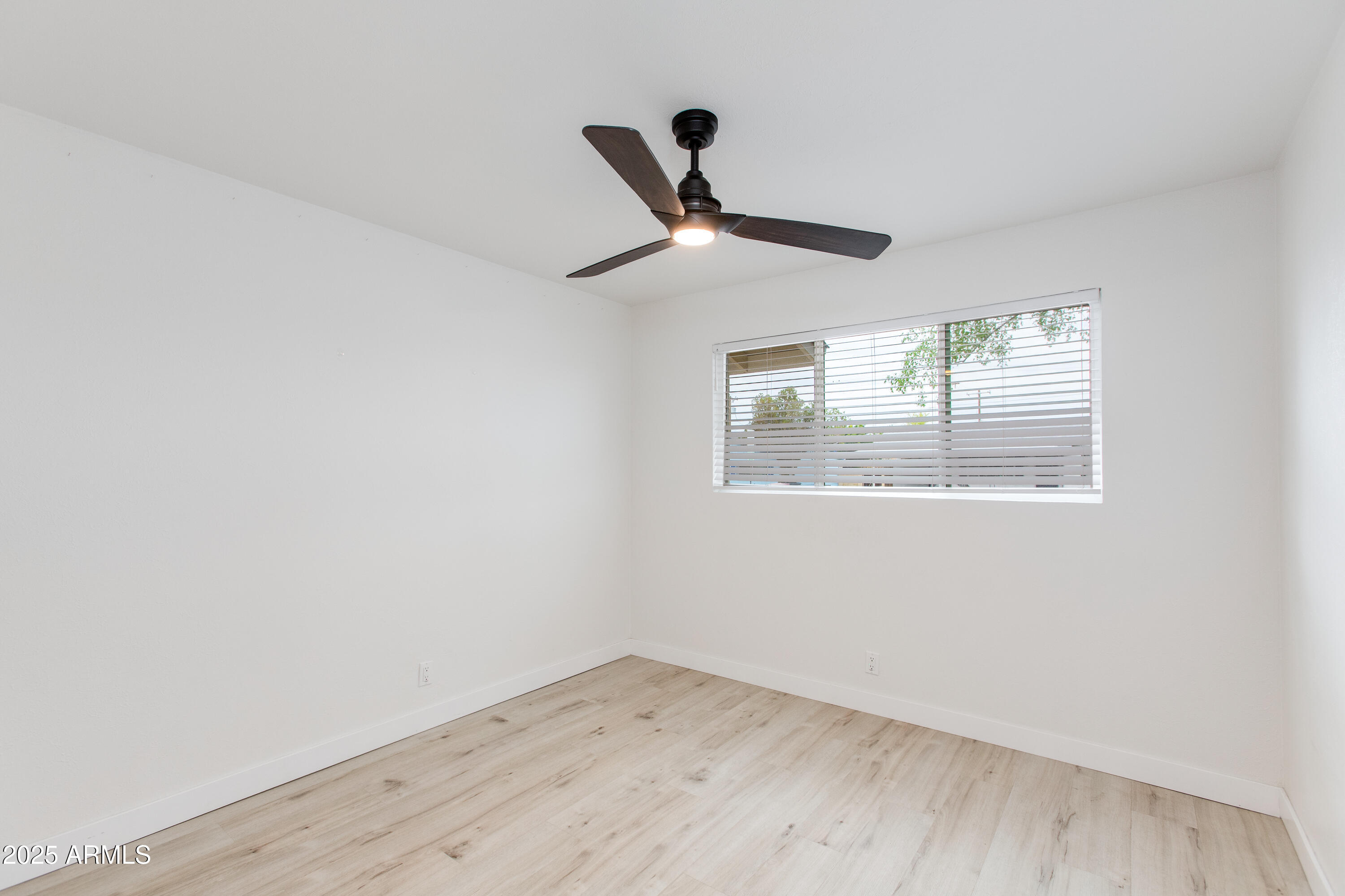 6802 E LOMA LAND Drive