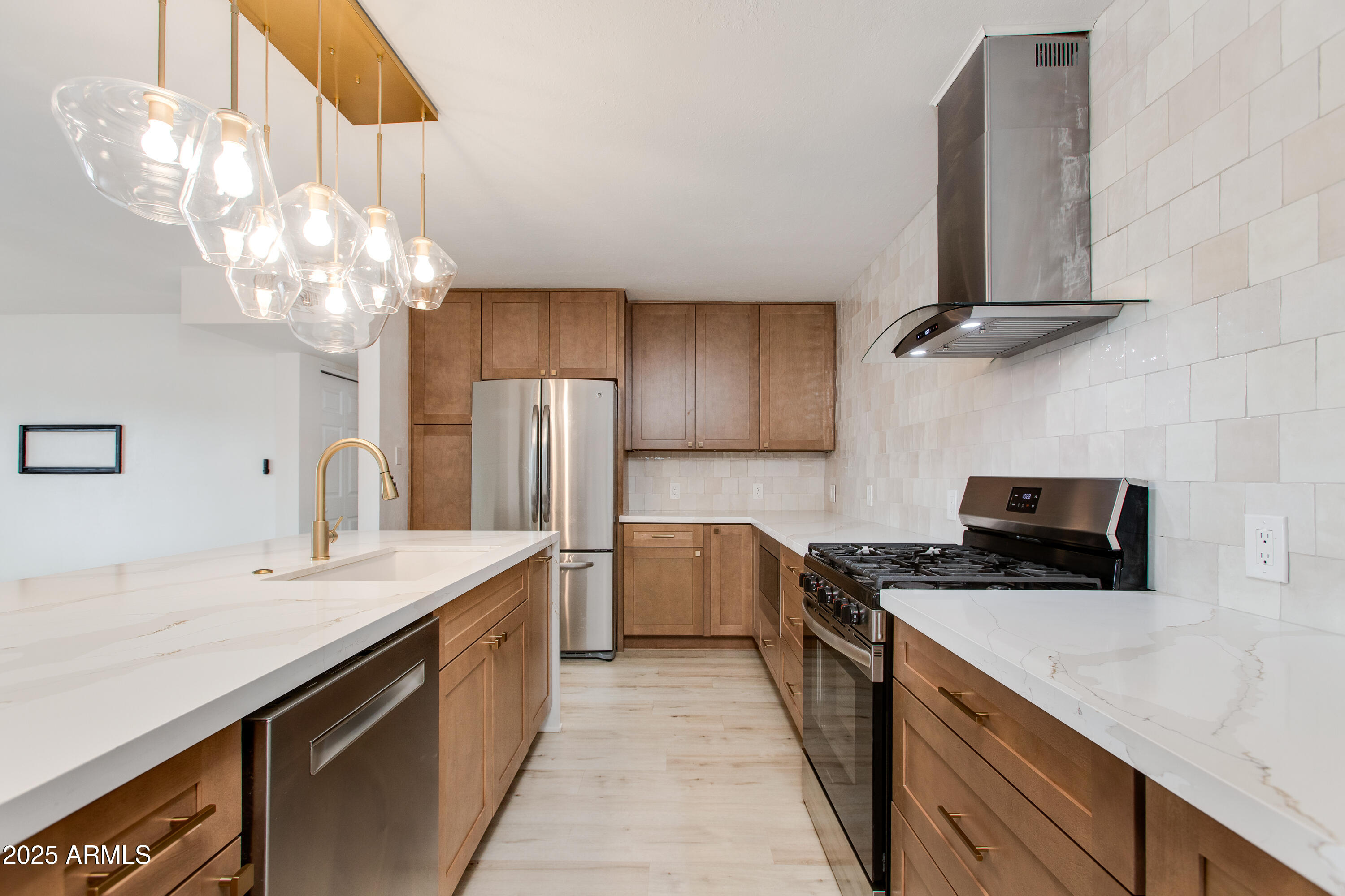 6802 E LOMA LAND Drive