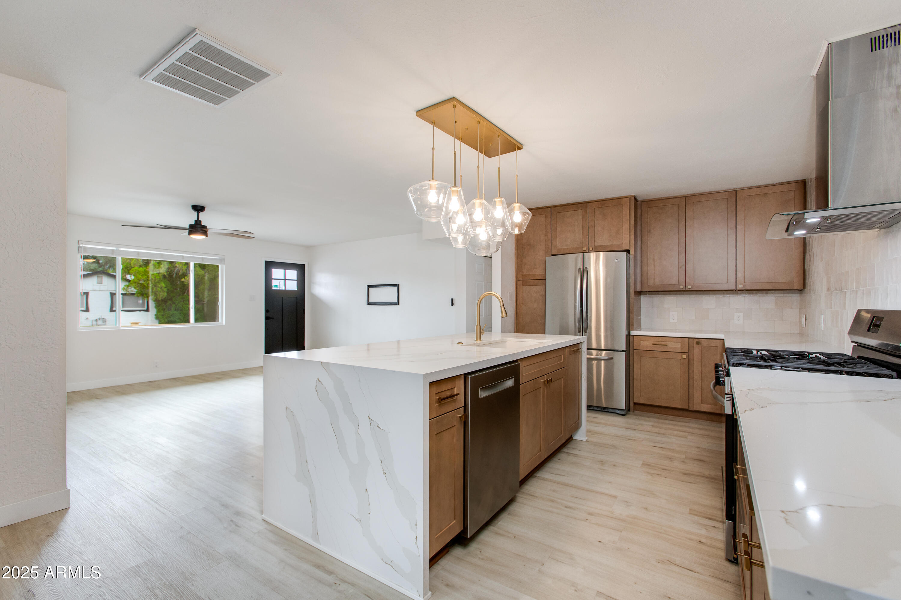 6802 E LOMA LAND Drive