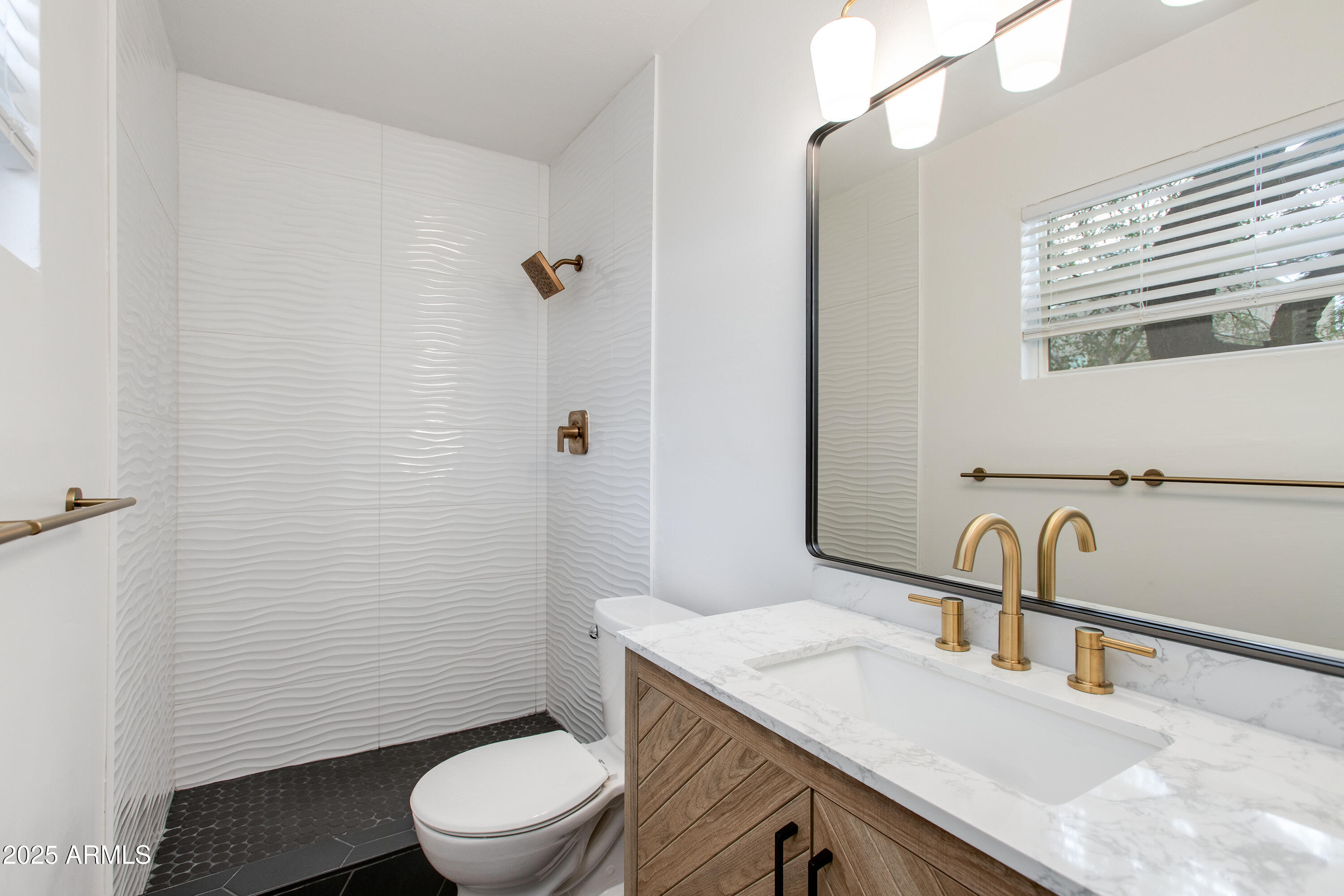 6802 E LOMA LAND Drive