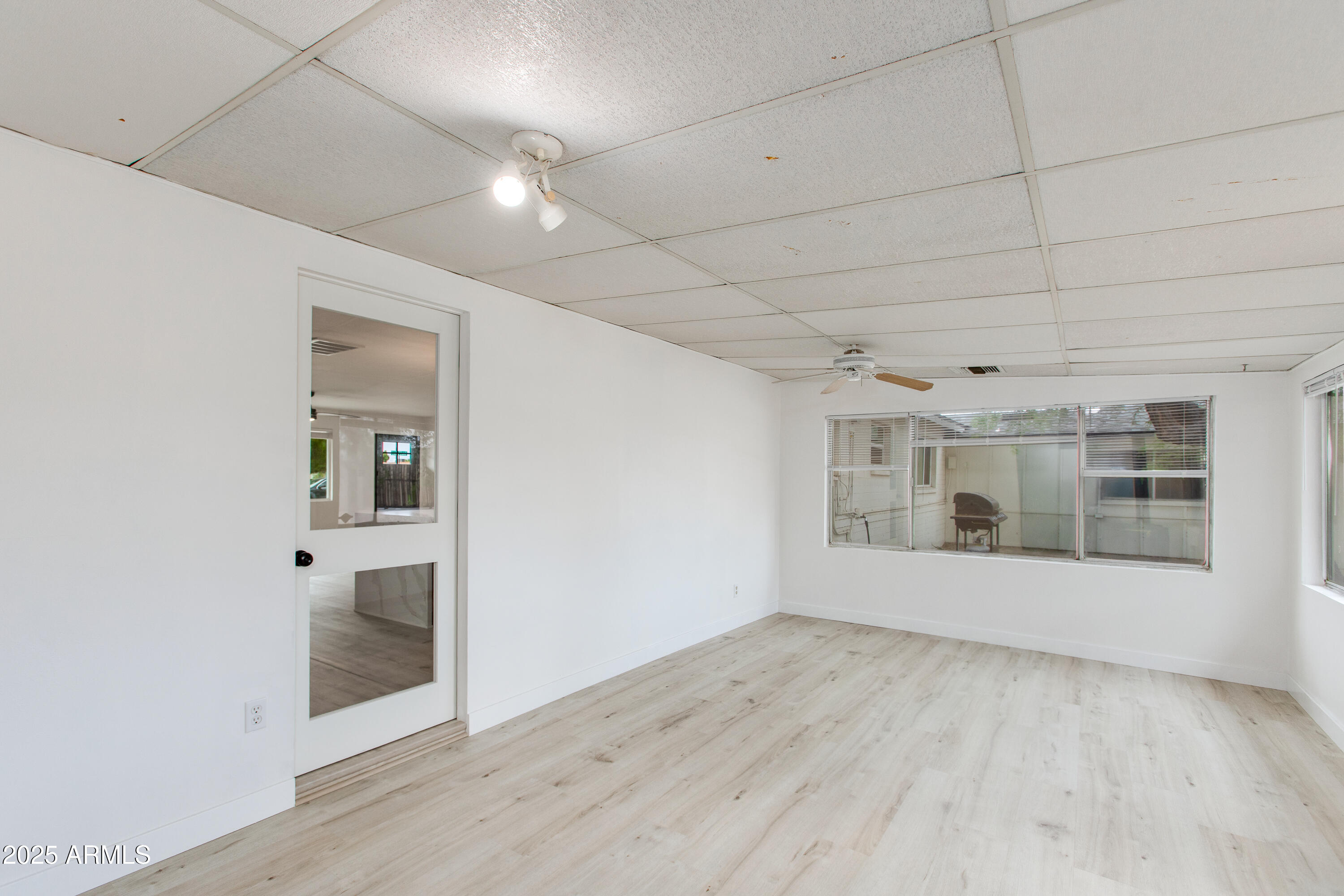 6802 E LOMA LAND Drive