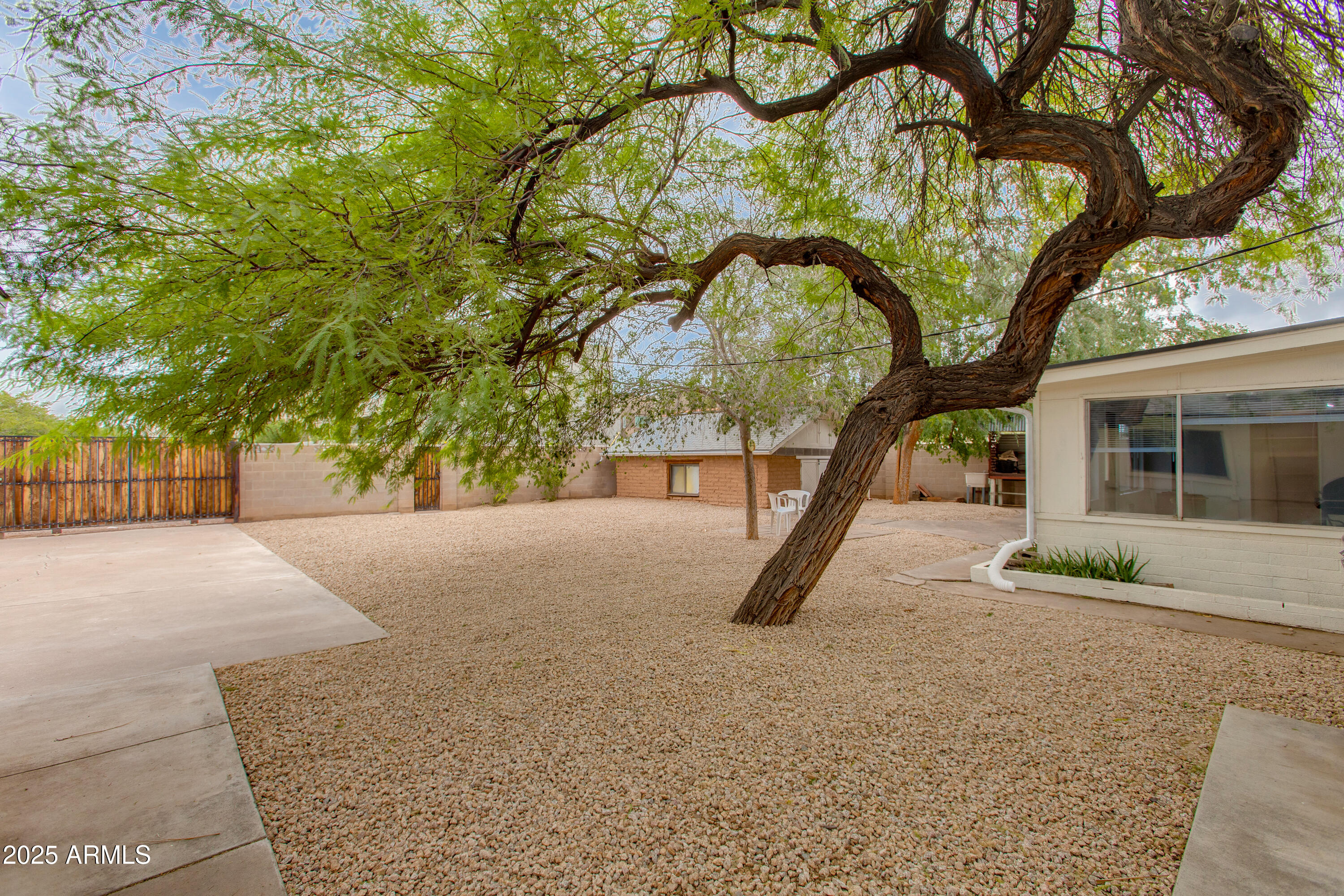 6802 E LOMA LAND Drive