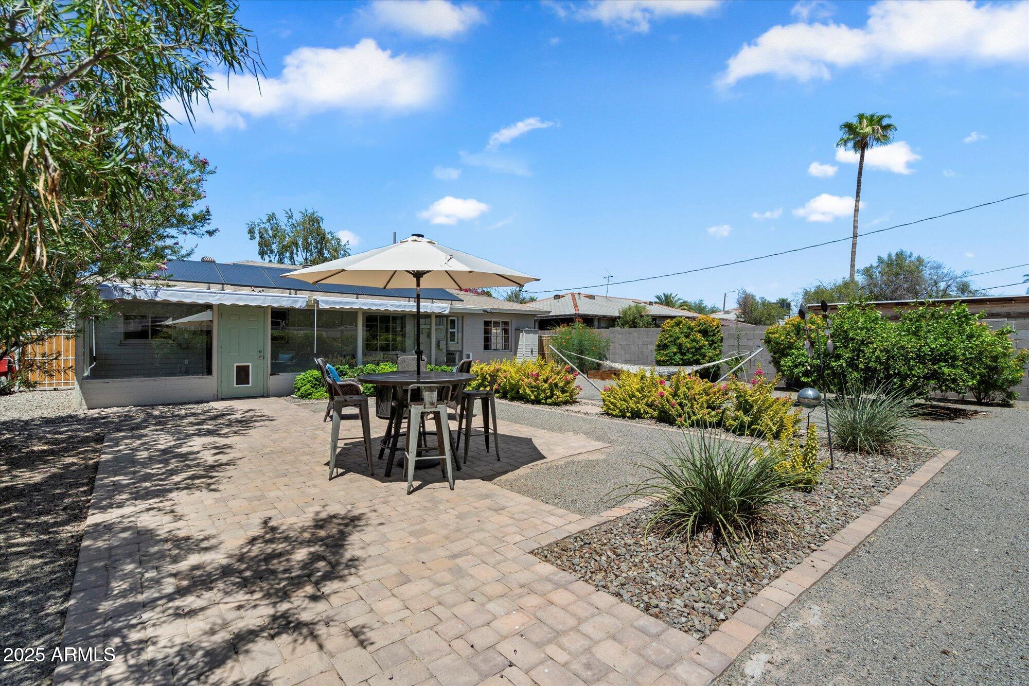 1831 E HUBBELL Street