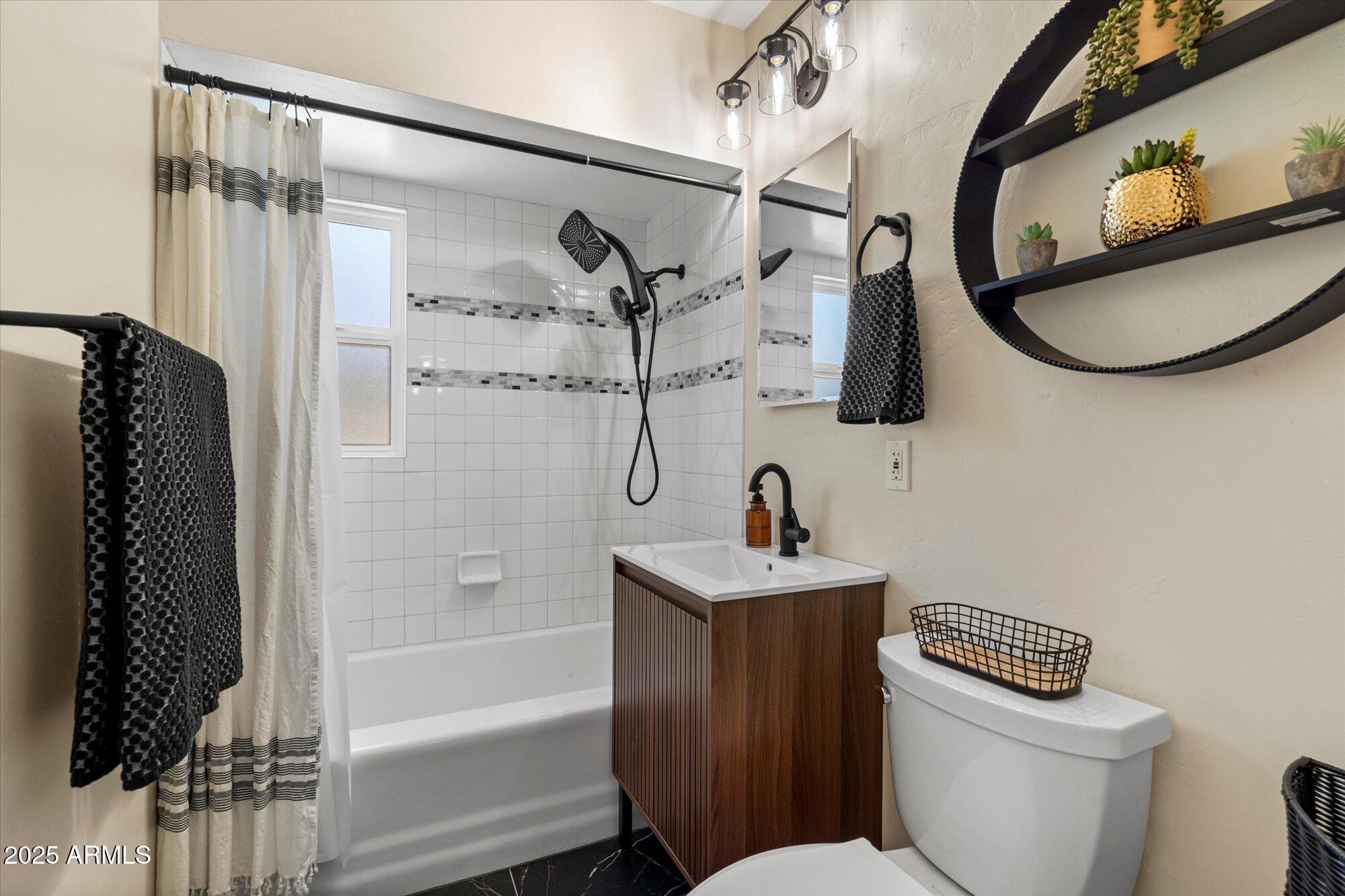 1831 E HUBBELL Street